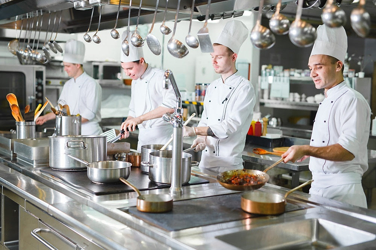 9 Most Common Kitchen Accidents | Snibbs