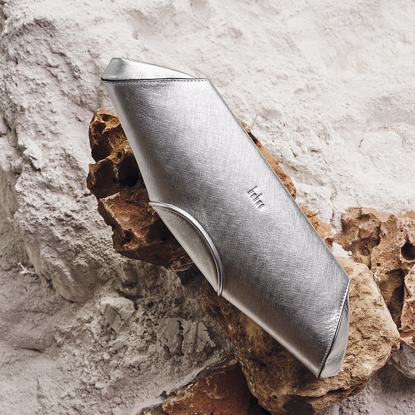 ELIZABETH BAGUETTE CLUTCH METALLIC SILVER