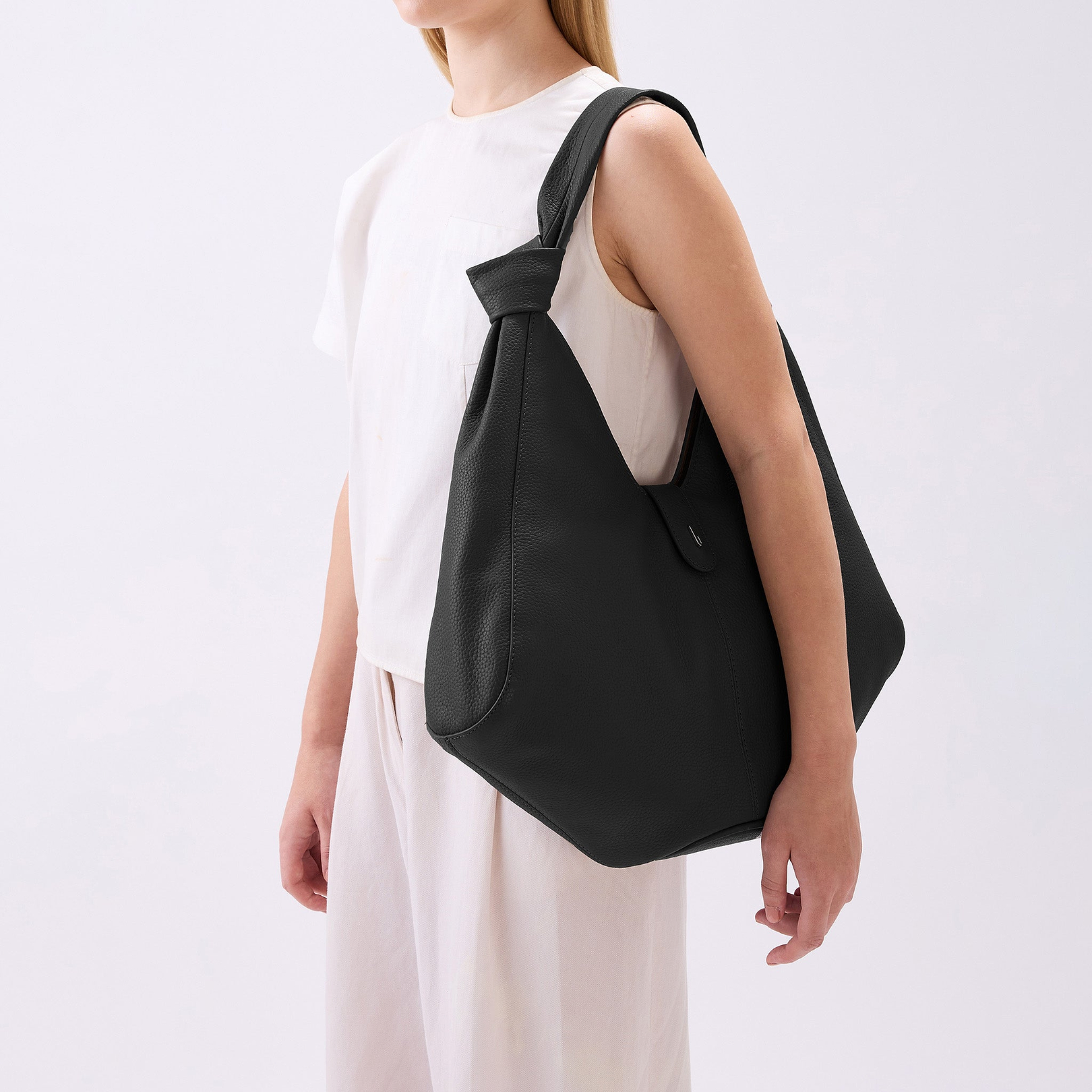 Leather Hobo Bags: The 2026 Guide to NYC's Most Versatile Handbag