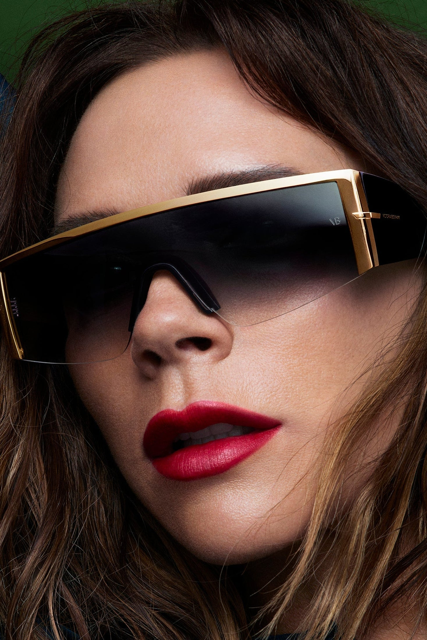 Oversized Mask Frame In Gold Black