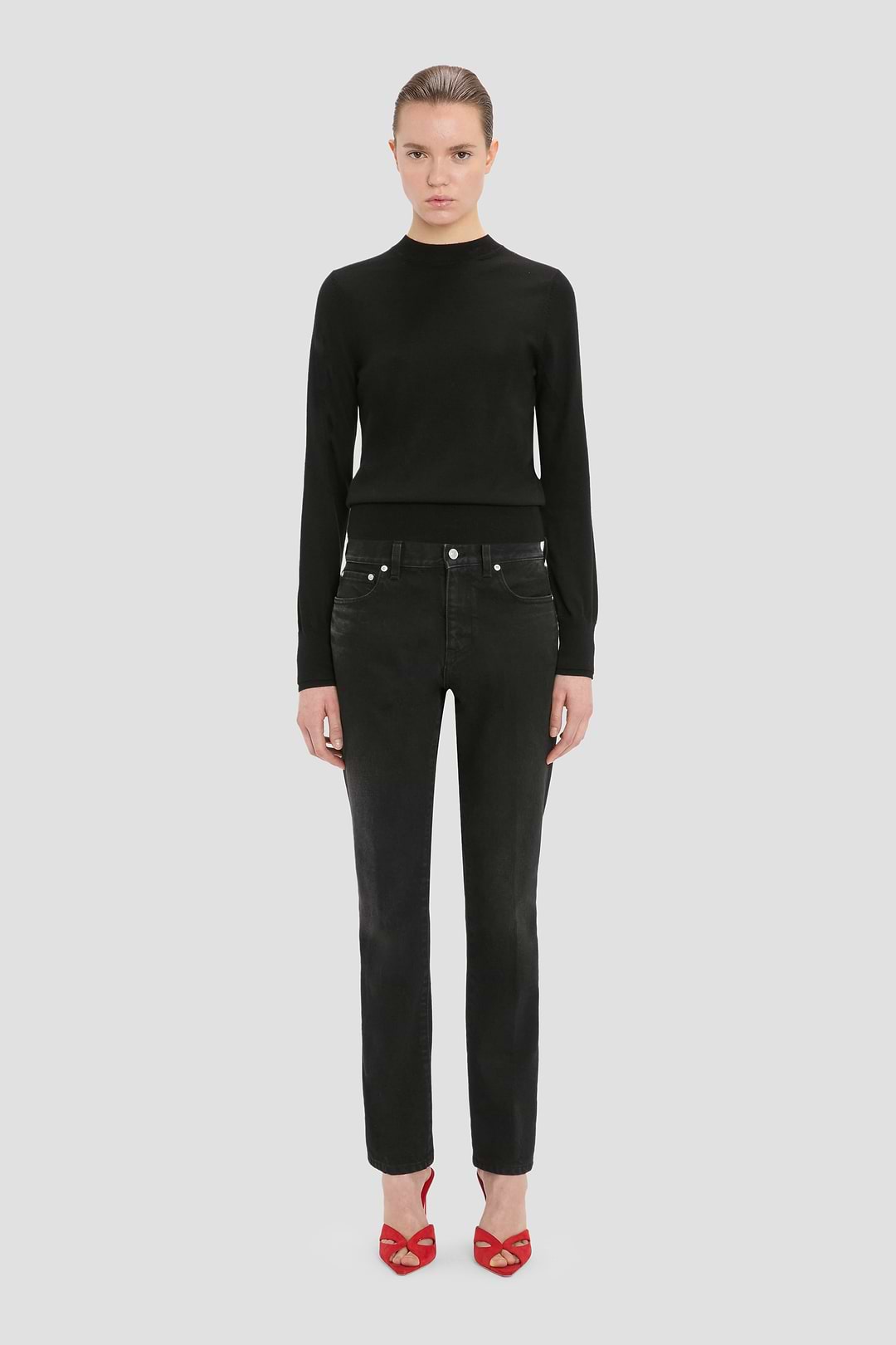 Low Waist Jean In Washed Black
