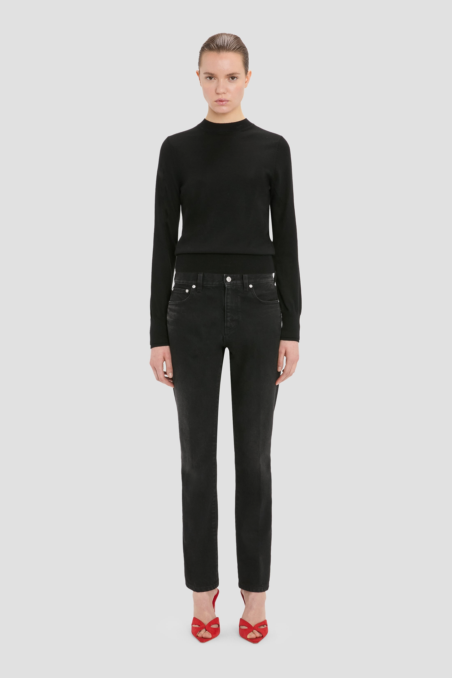 Low Waist Jean In Washed Black