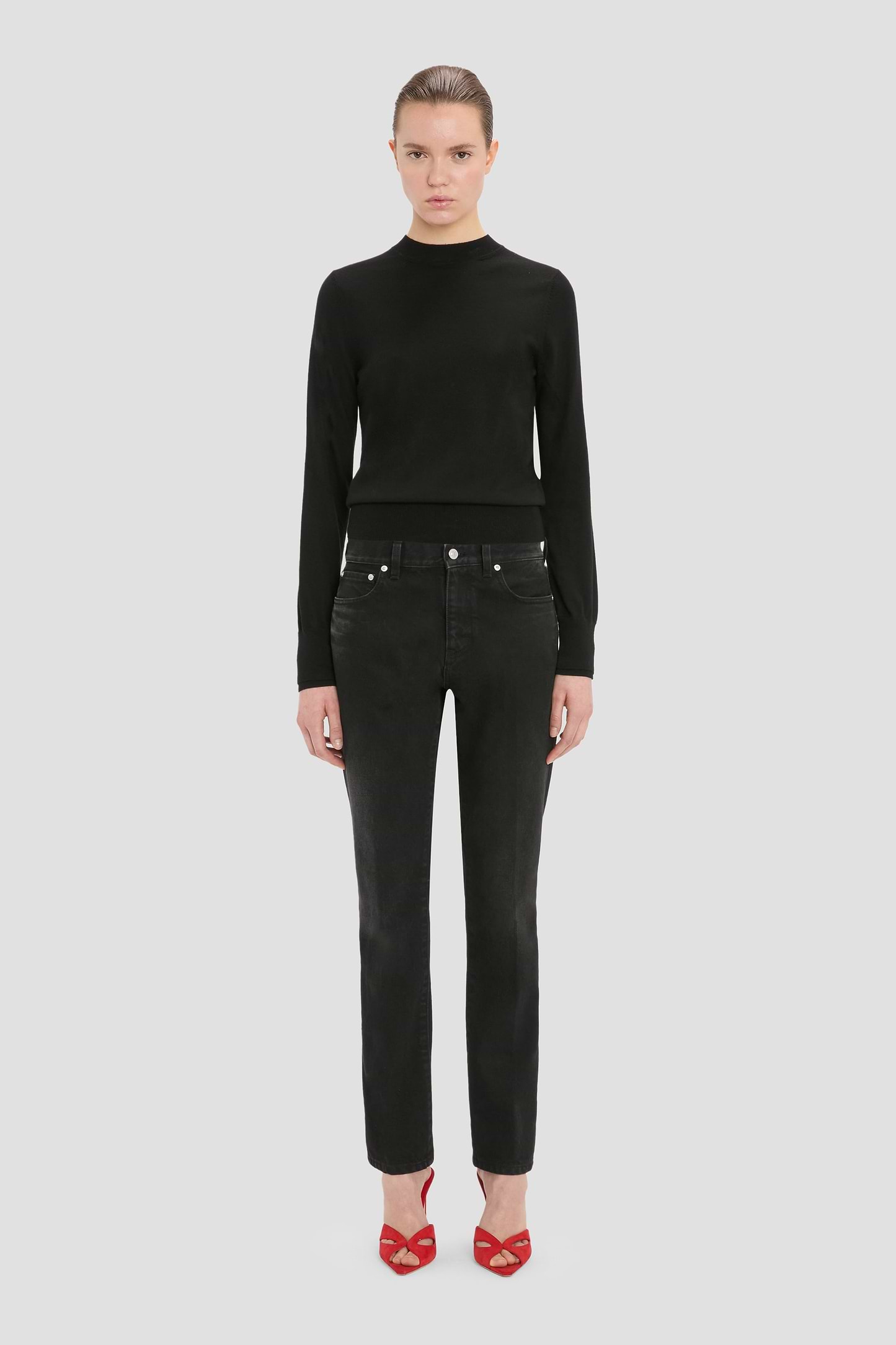 Low Waist Jean In Washed Black