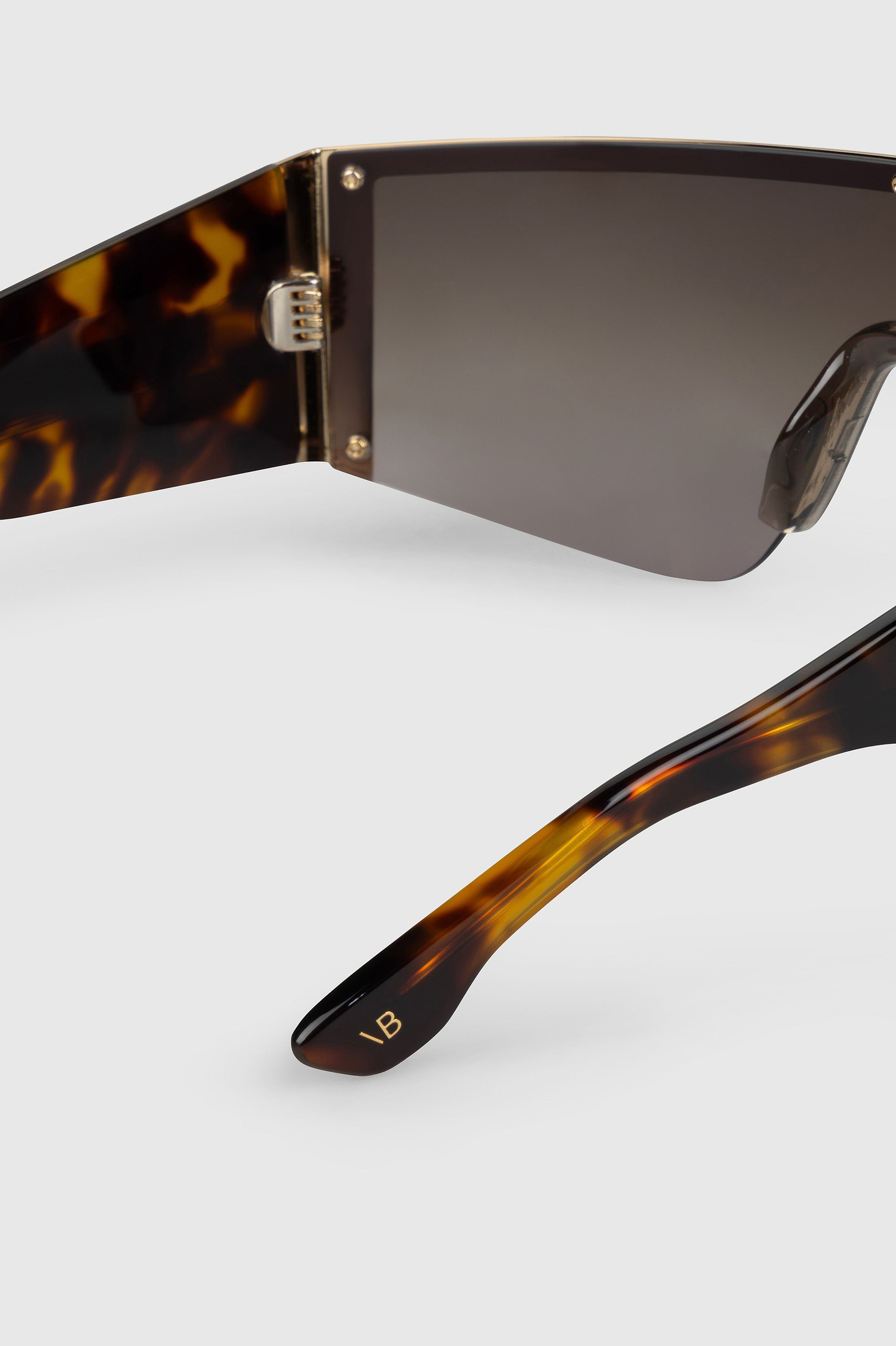Oversized Mask Frame In Gold Havana