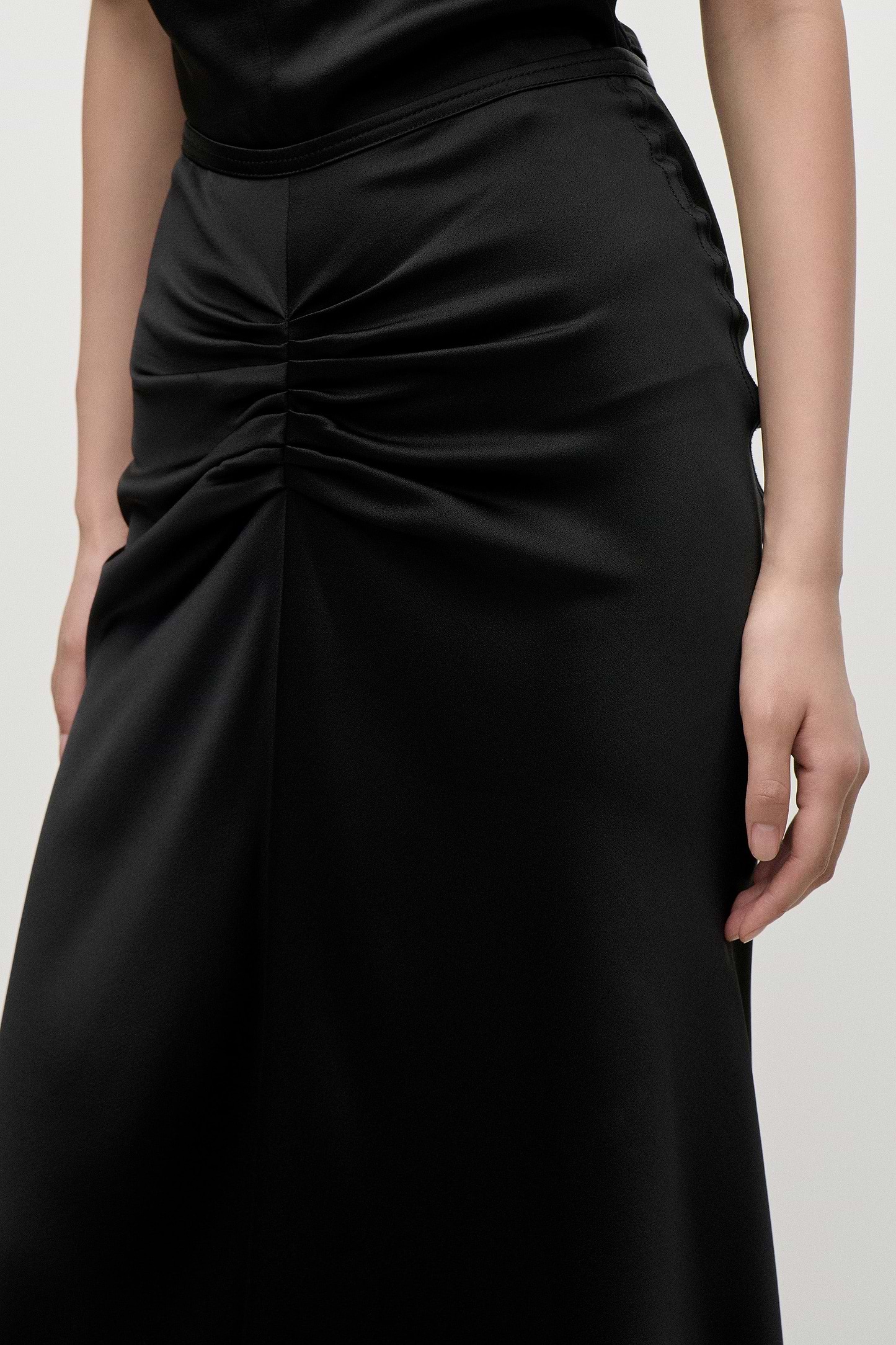 Bela Midi Skirt In Black