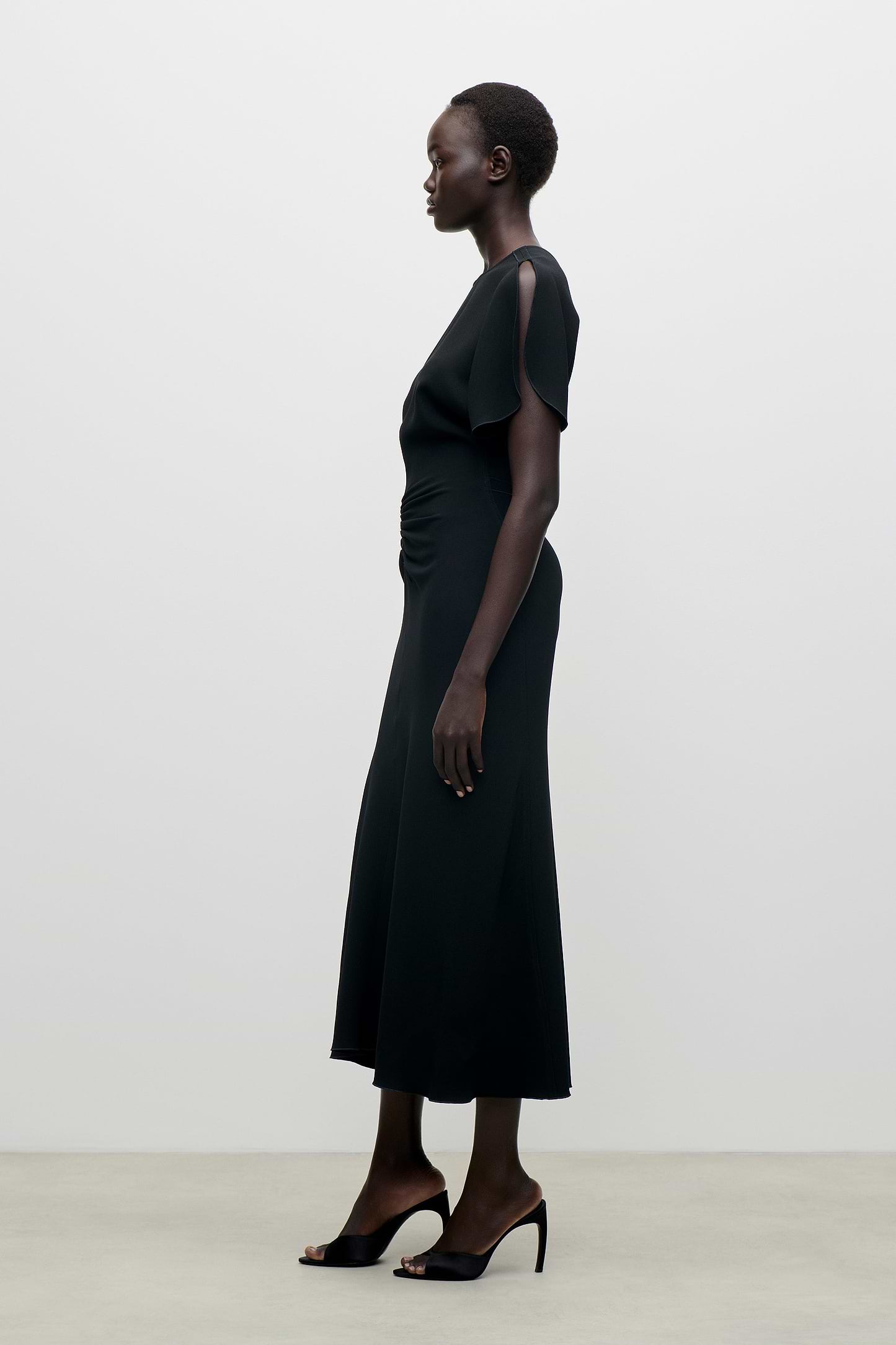 Bela Midi Dress In Black