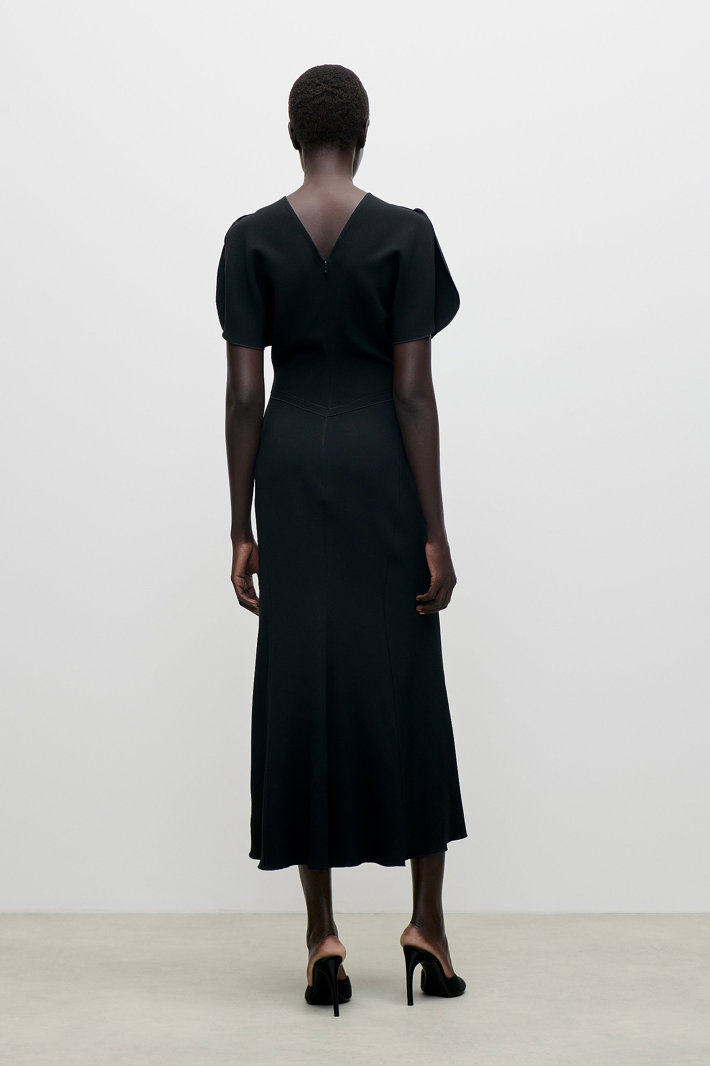 Bela Midi Dress In Black