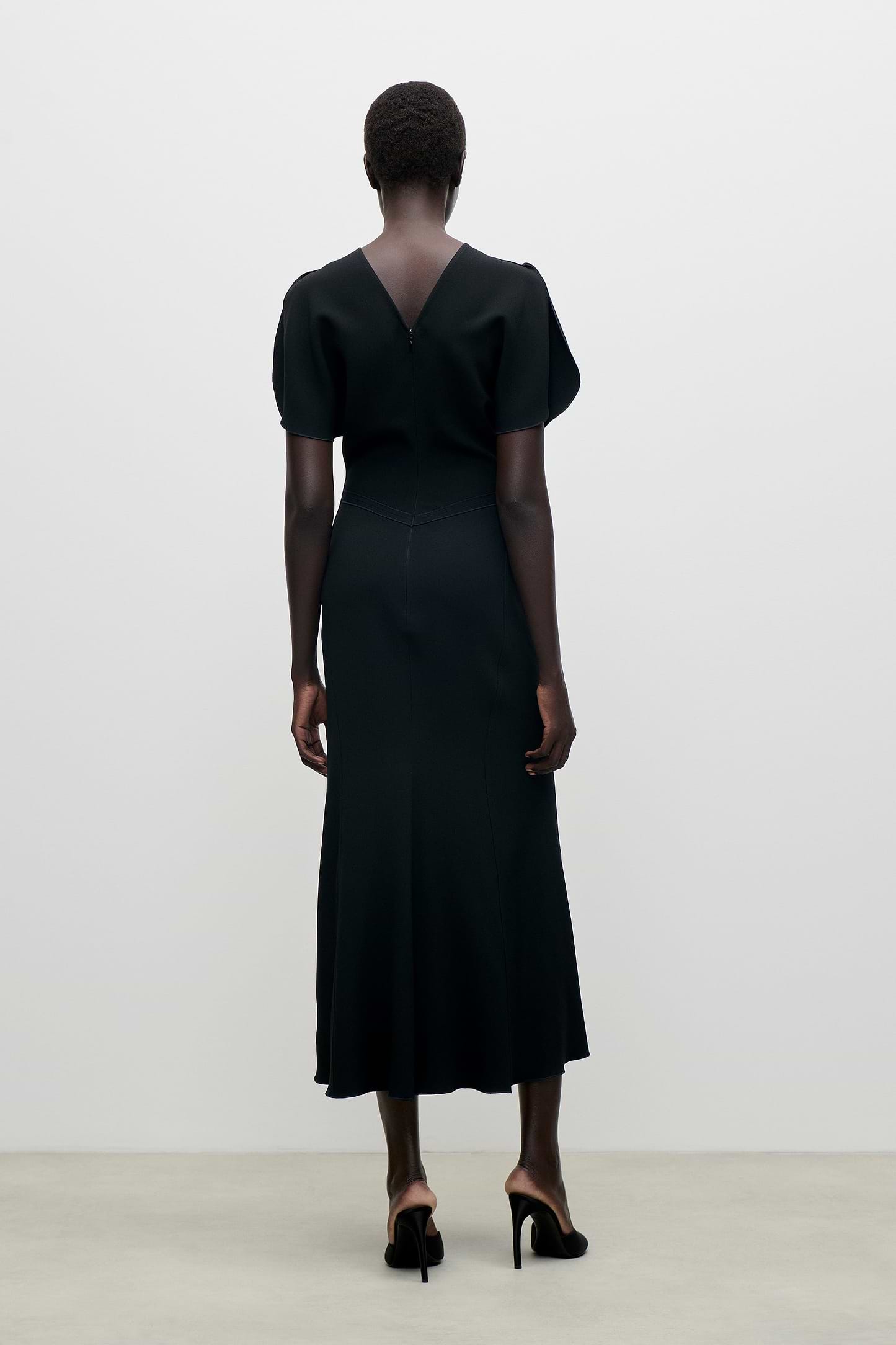 Bela Midi Dress In Black