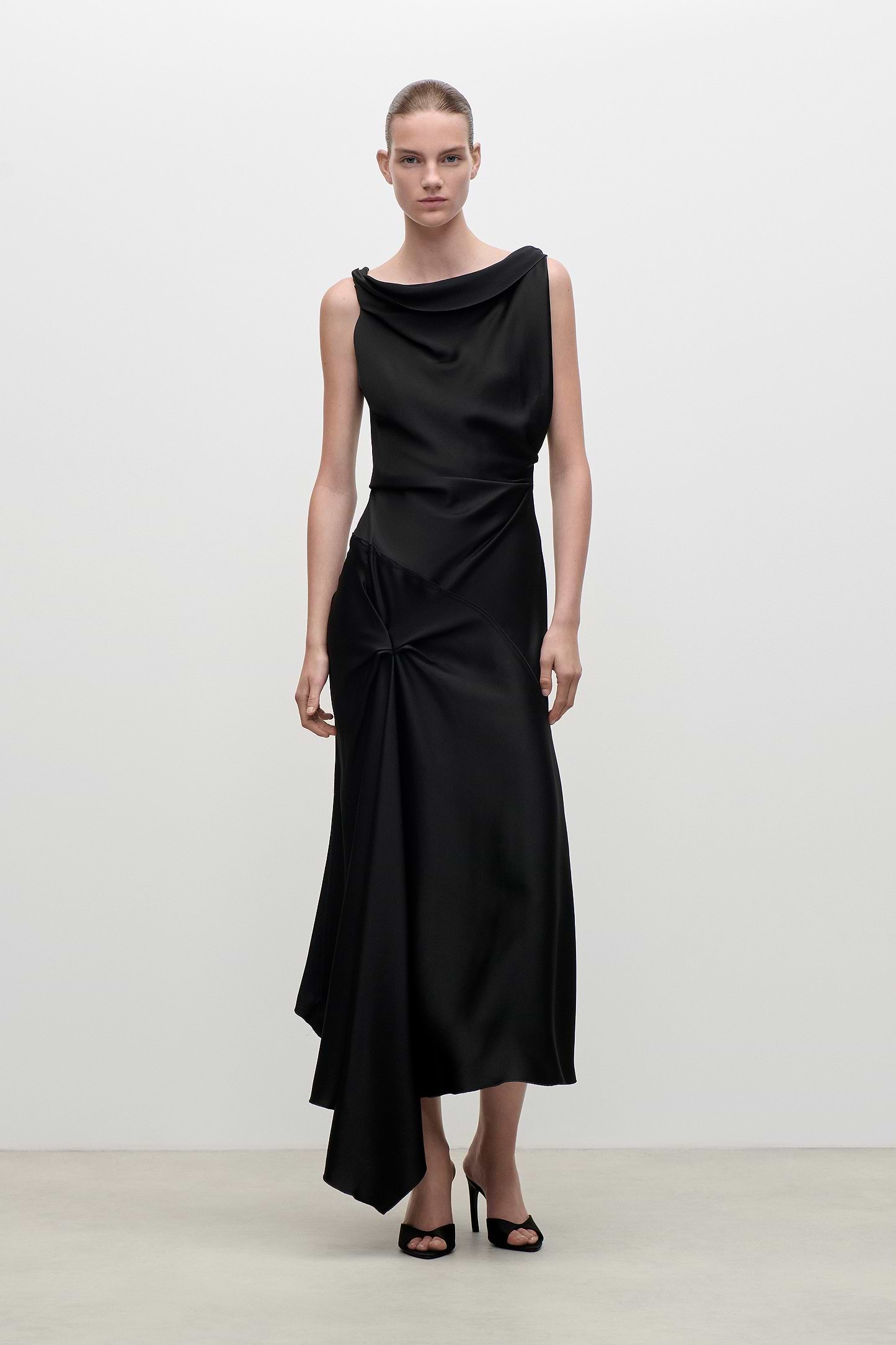 Posy Midi Dress In Black