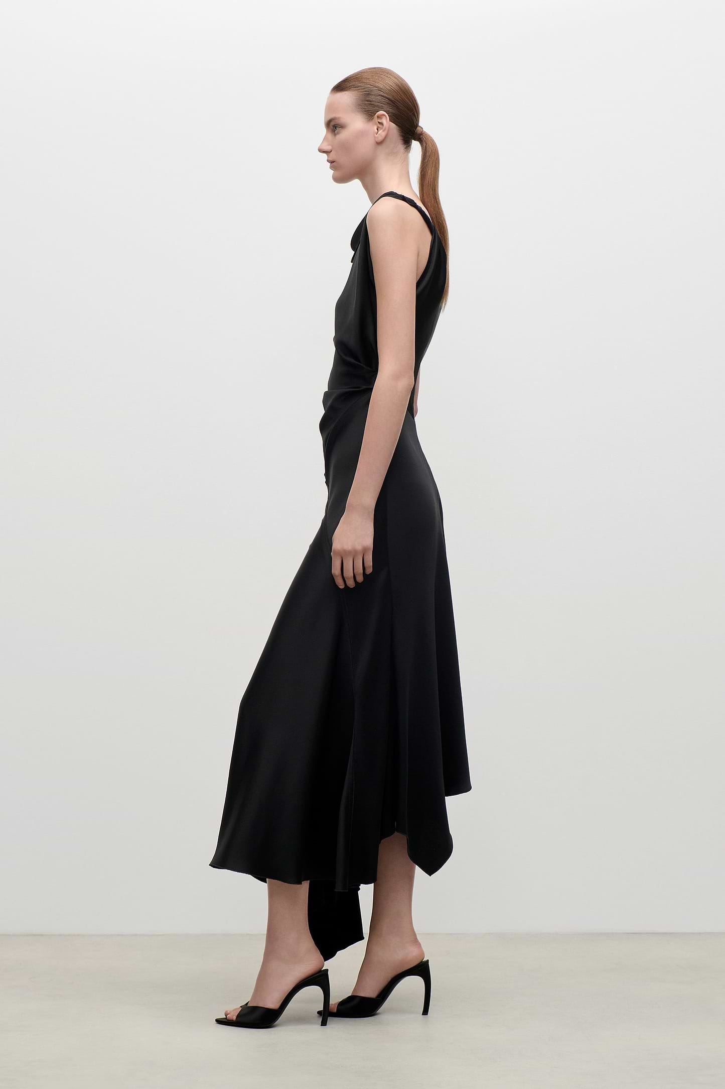 Posy Midi Dress In Black