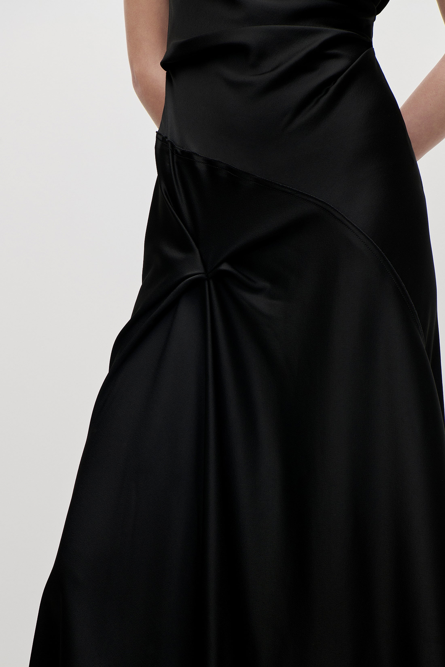 Posy Midi Dress In Black