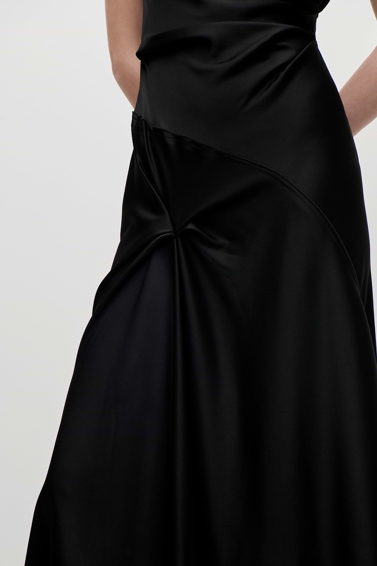 Posy Midi Dress In Black