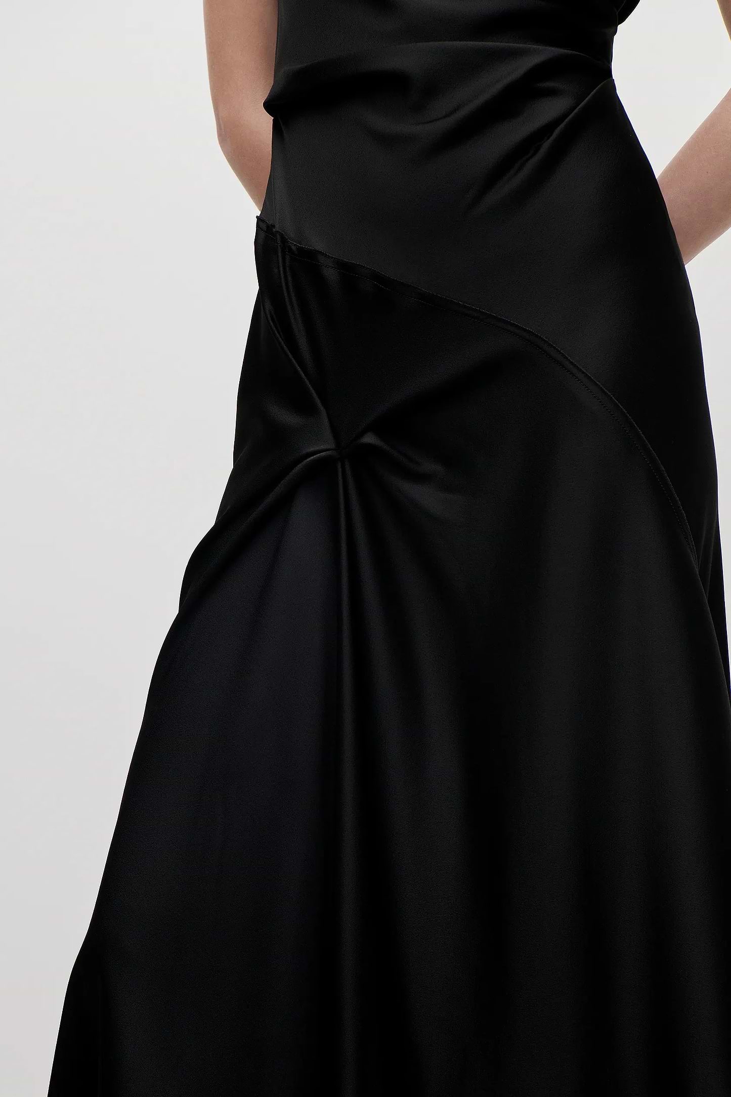 Posy Midi Dress In Black