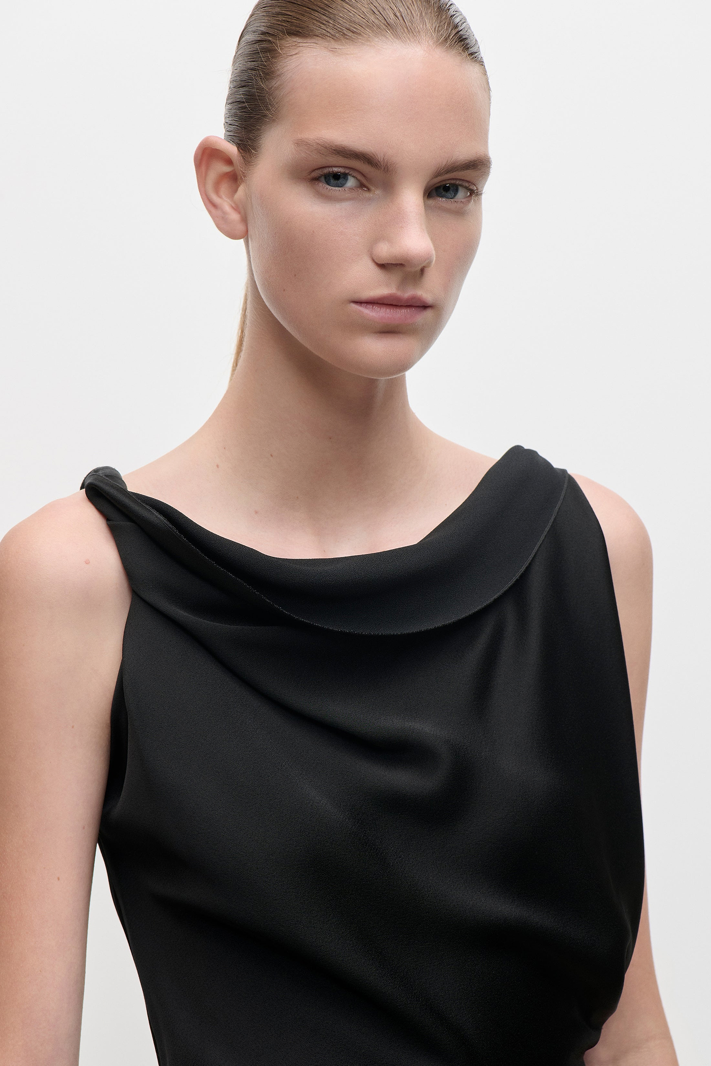 Posy Midi Dress In Black