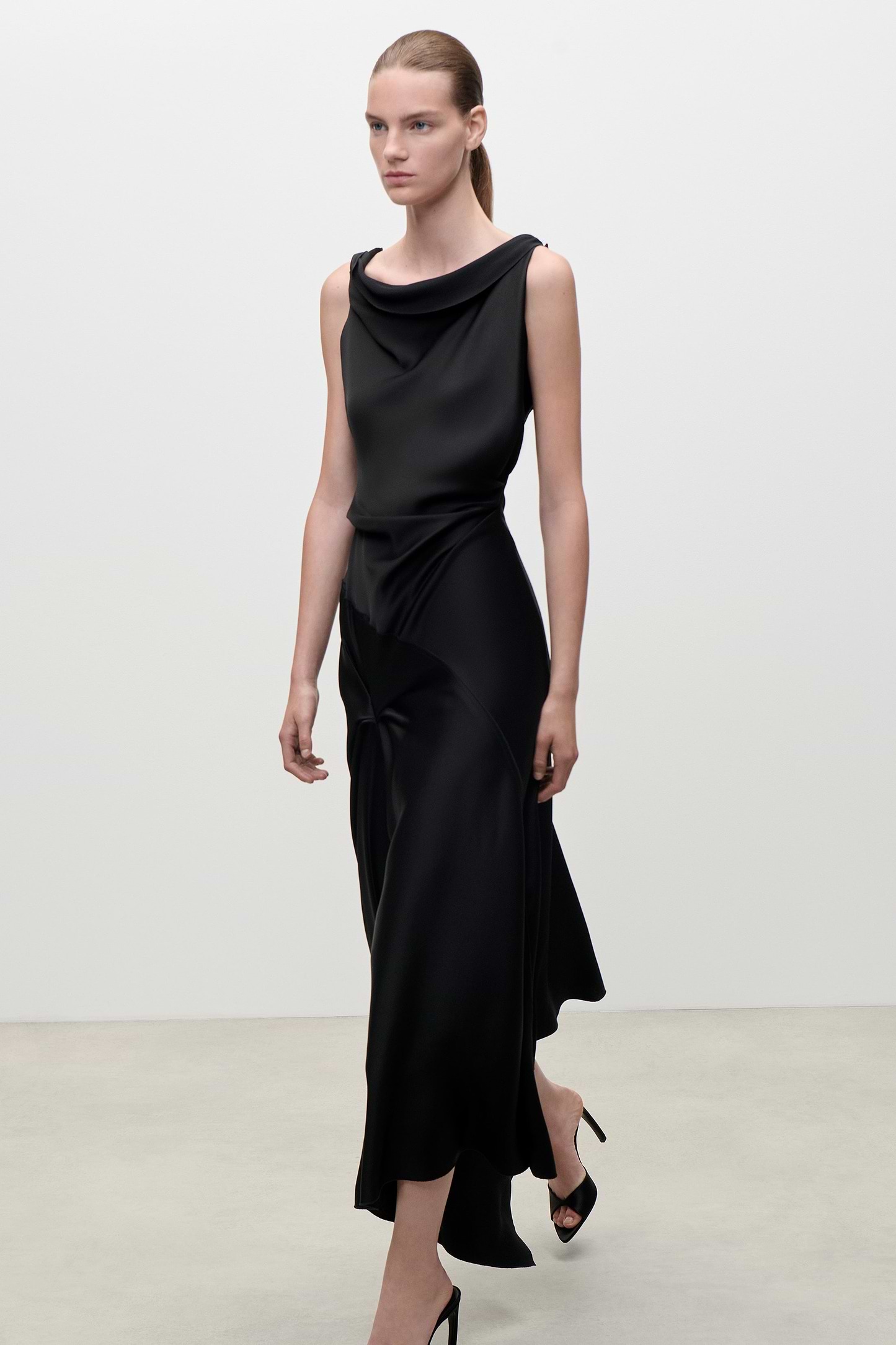 Posy Midi Dress In Black