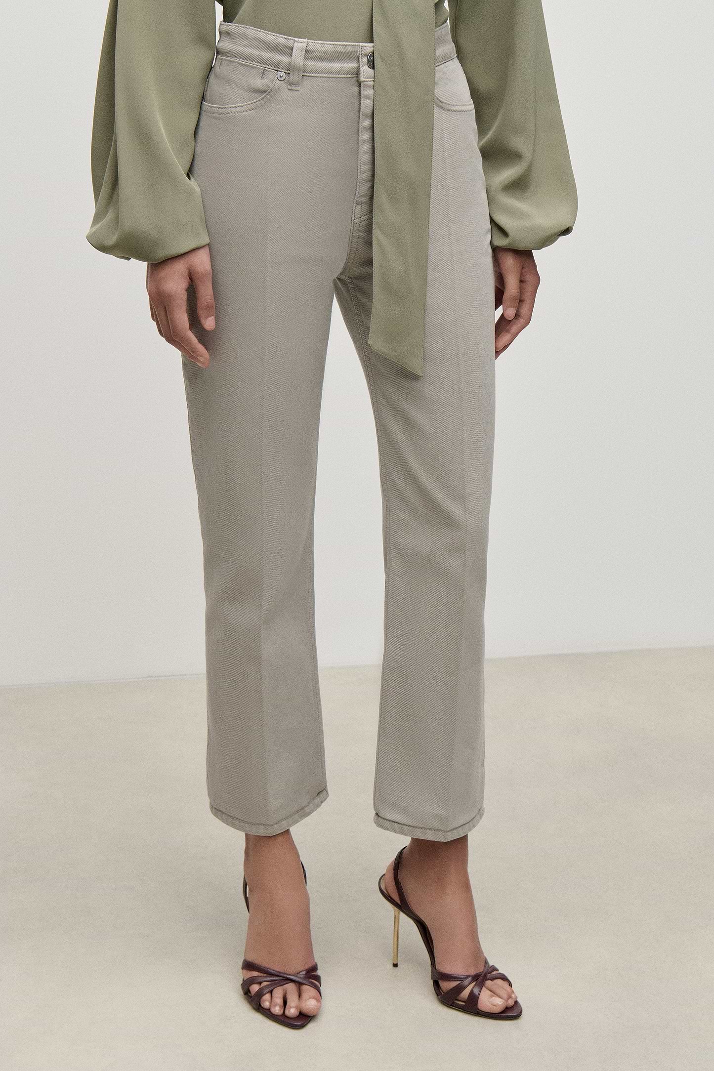 Berenice Cropped Jean In Light Grey