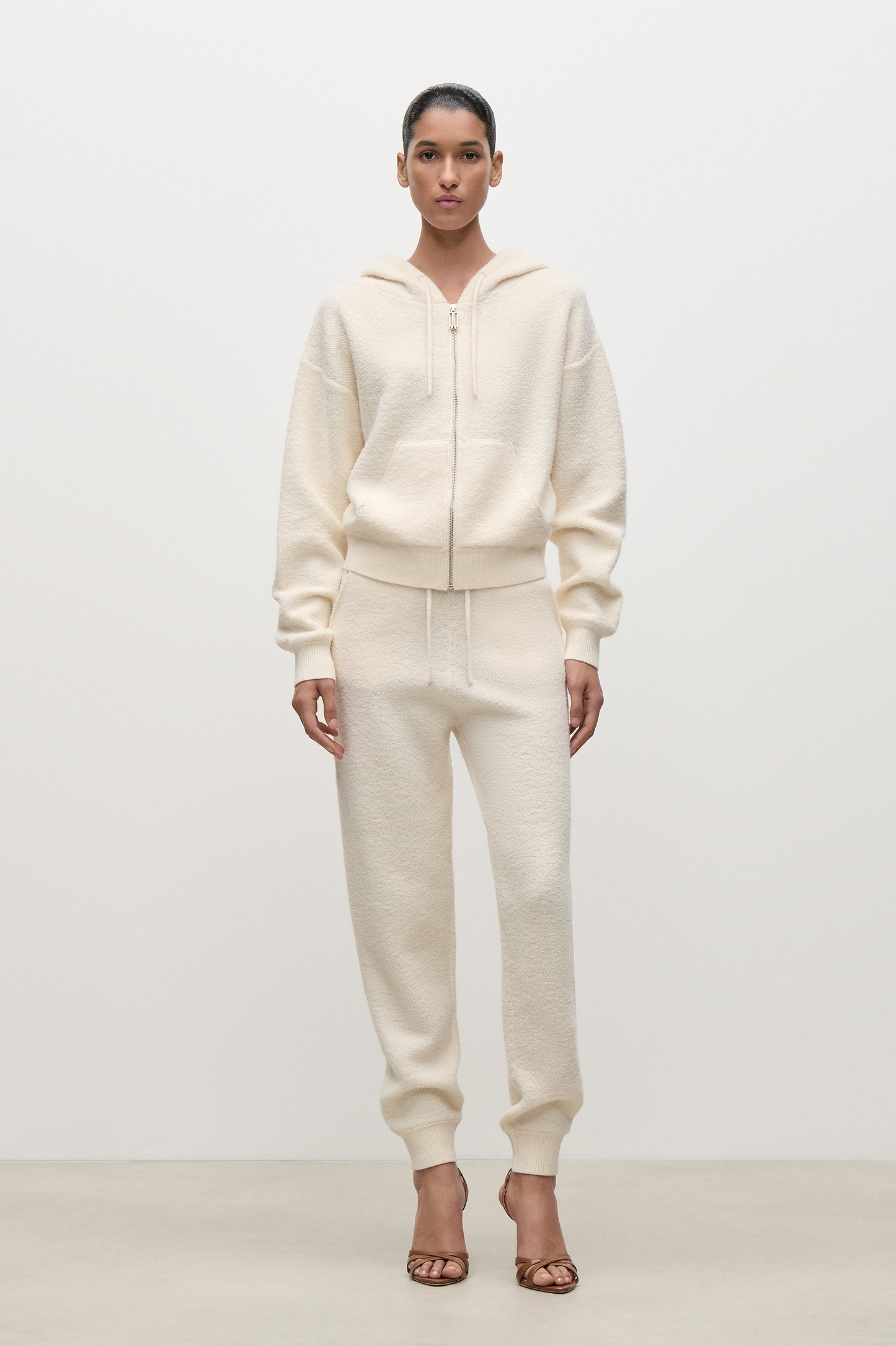 Isla Zipped Hoodie In Ivory