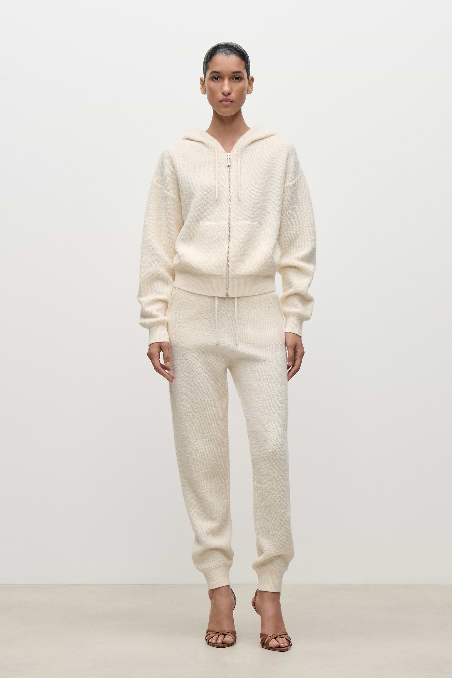 Isla Zipped Hoodie In Ivory