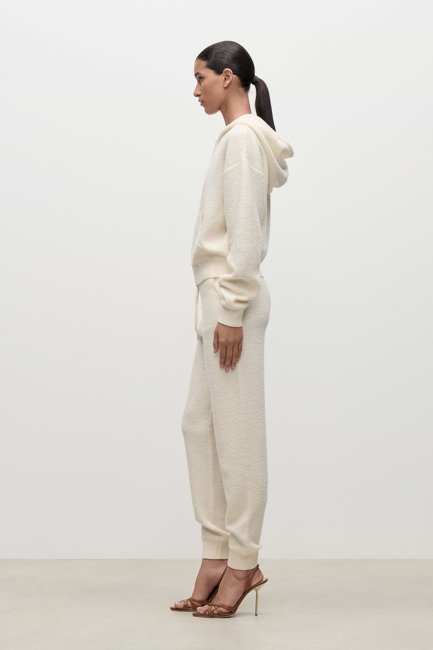 Isla Zipped Hoodie In Ivory