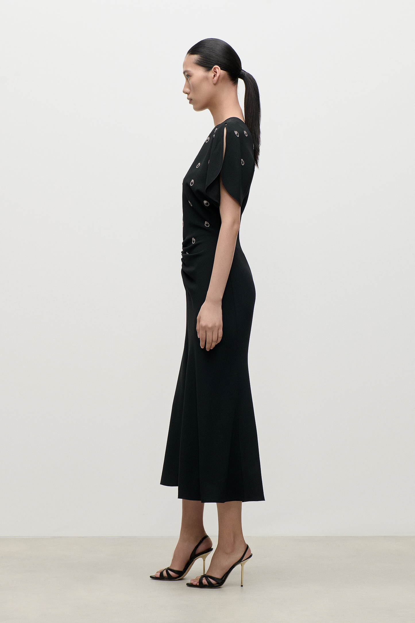 Bela Embroidered Midi Dress In Black