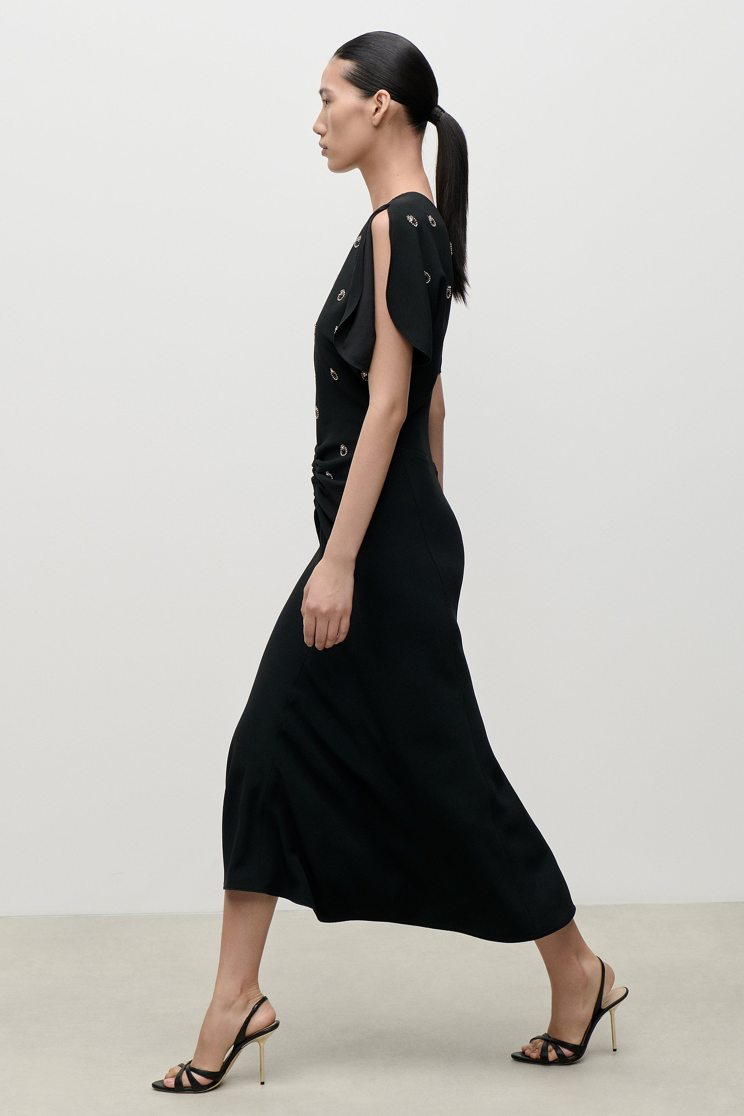 Bela Embroidered Midi Dress In Black