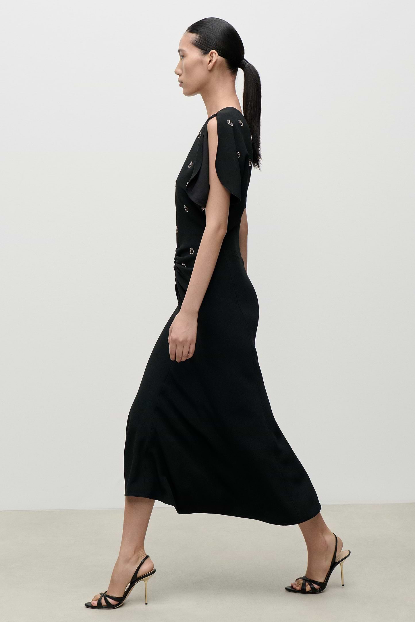 Bela Embroidered Midi Dress In Black