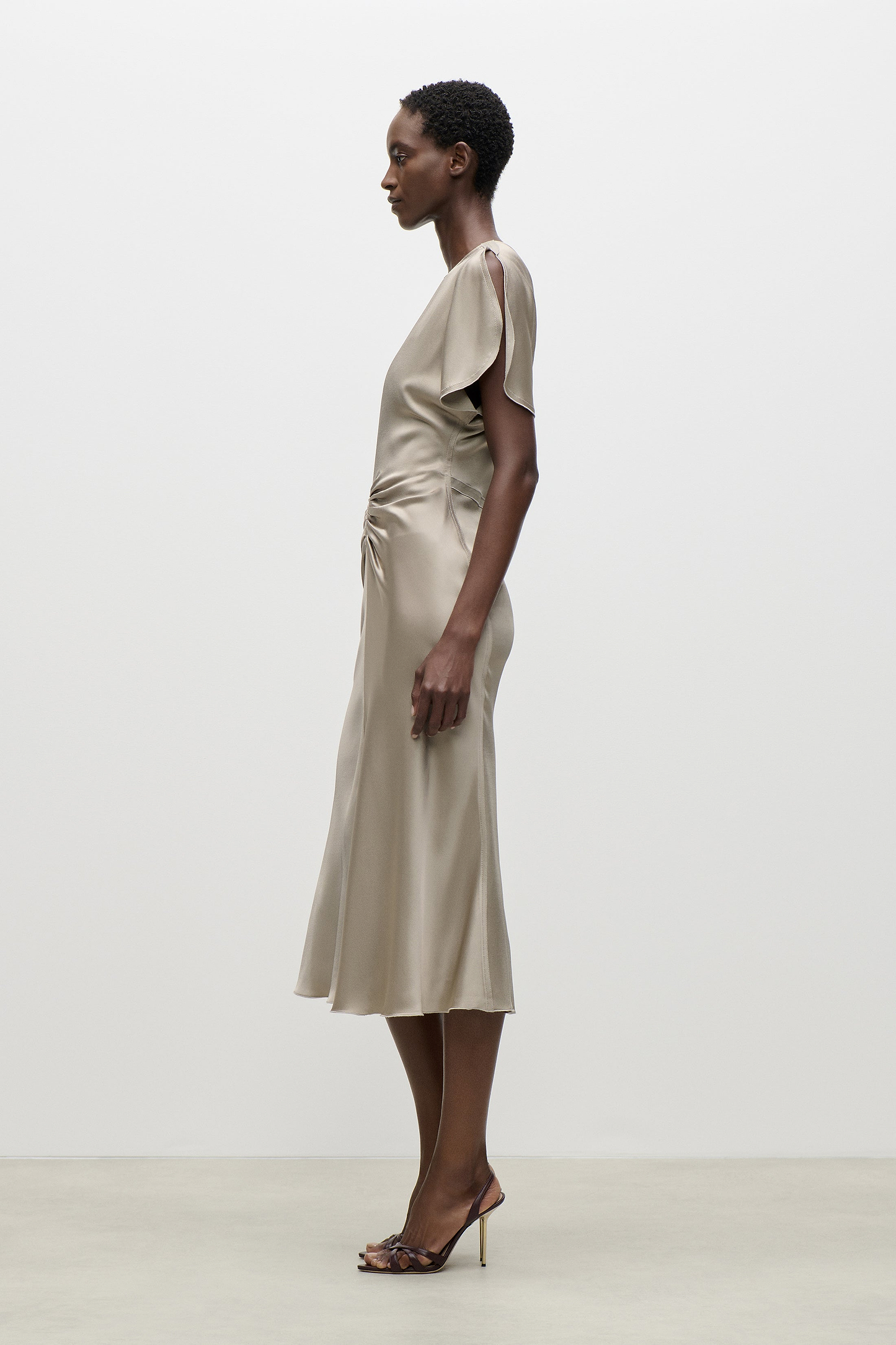 Bela Midi Dress In Light Grey