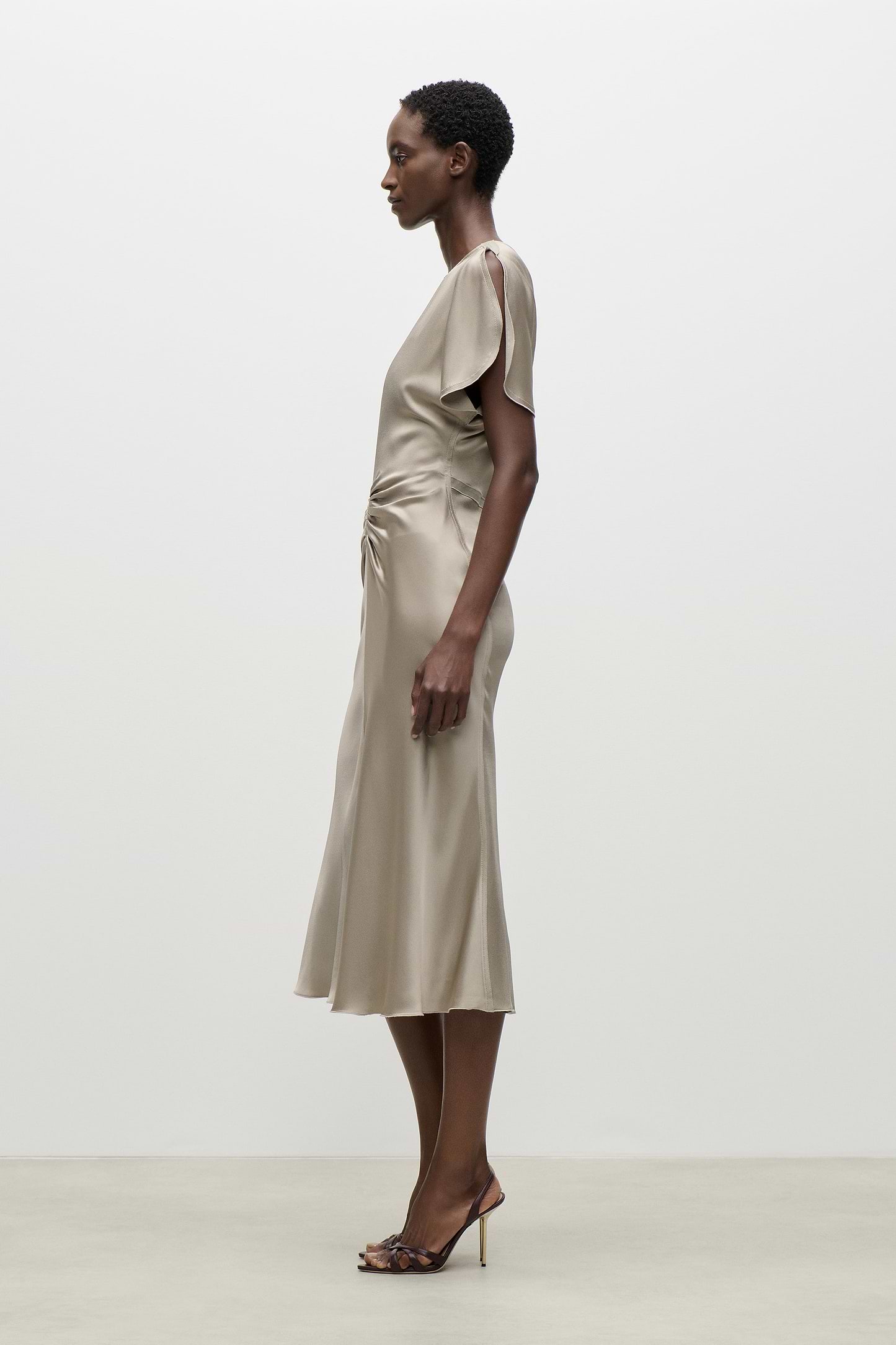 Bela Midi Dress In Light Grey