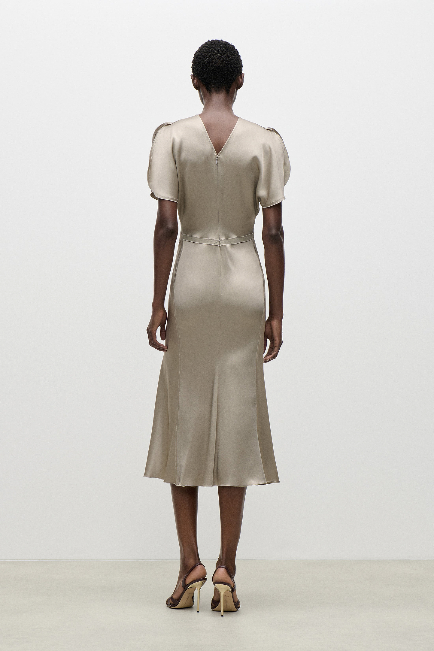 Bela Midi Dress In Light Grey