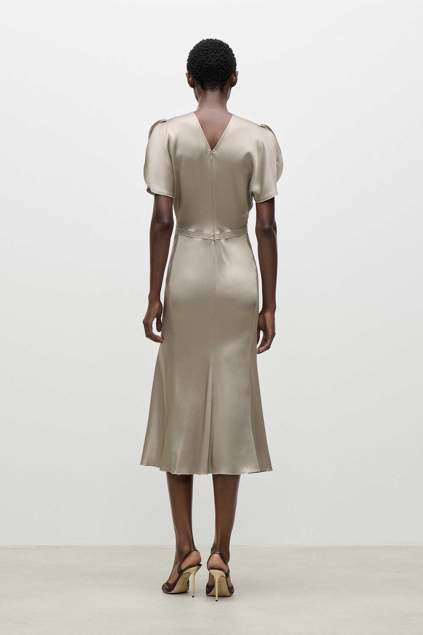 Bela Midi Dress In Light Grey