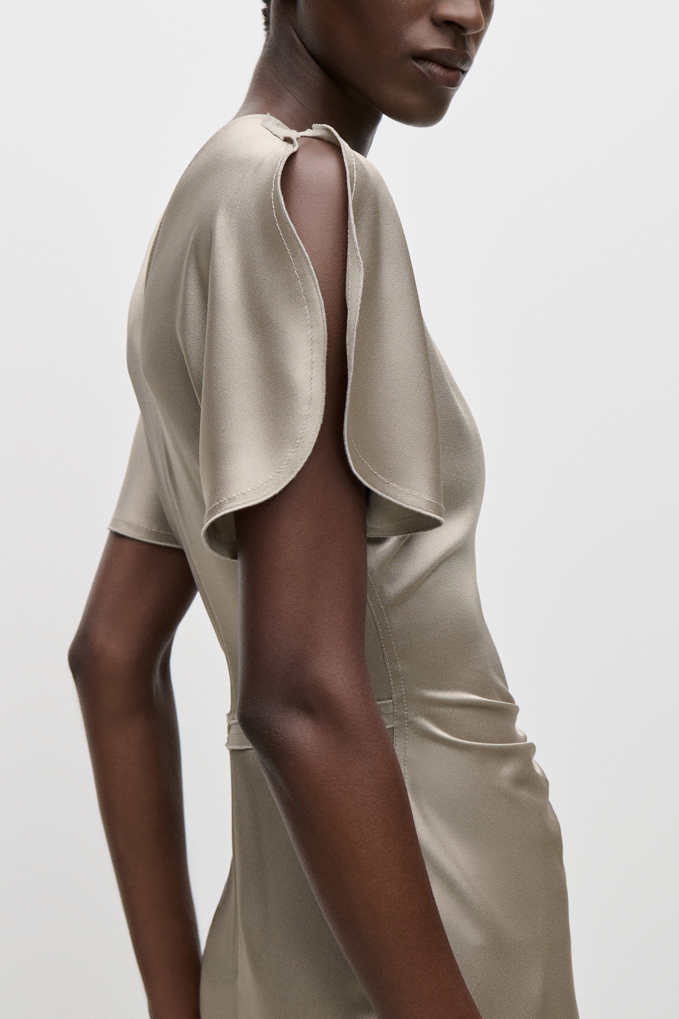 Bela Midi Dress In Light Grey