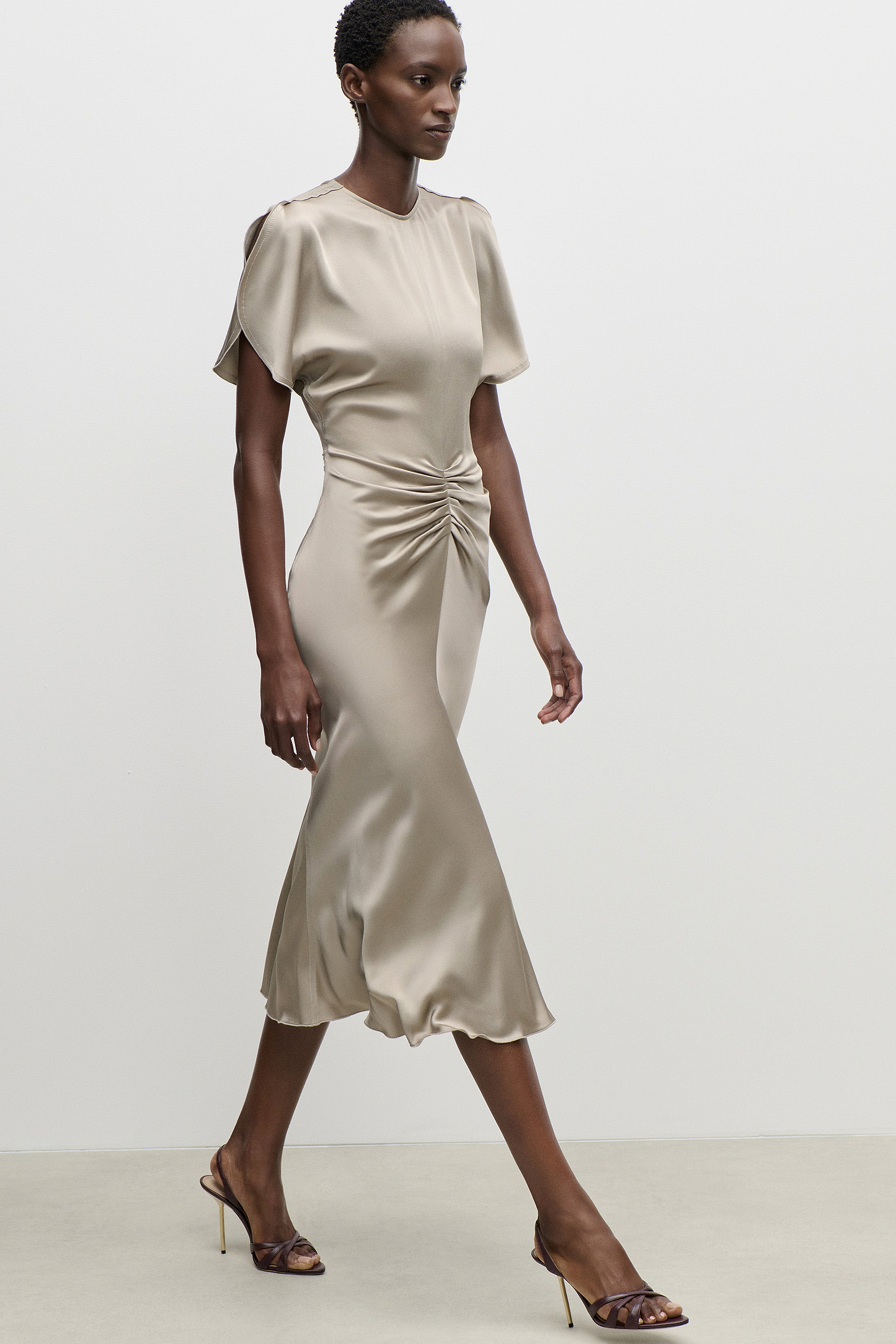 Bela Midi Dress In Light Grey