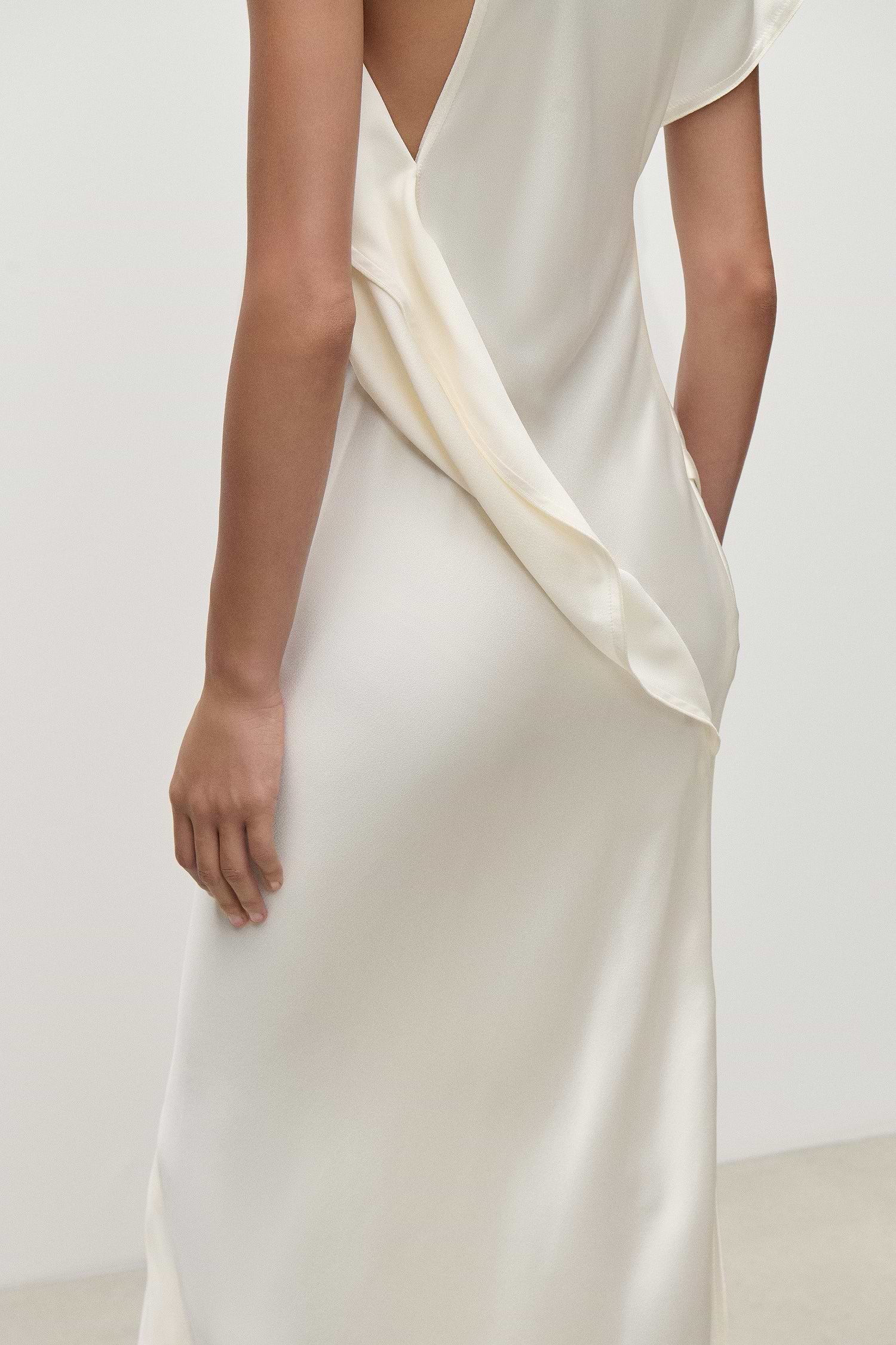 Kyra Midi Dress In Ivory