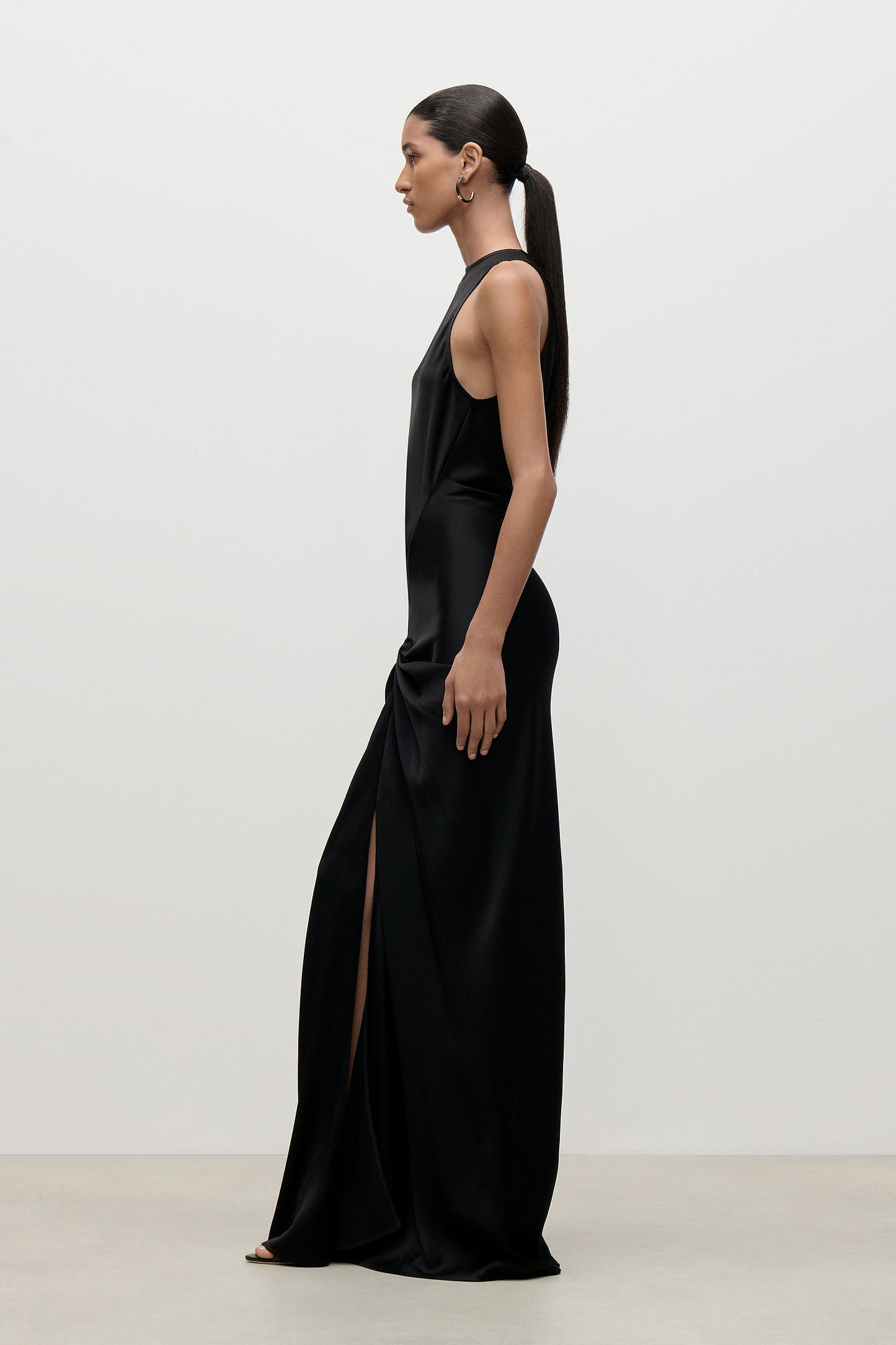 Sleeveless Twist Gown In Black