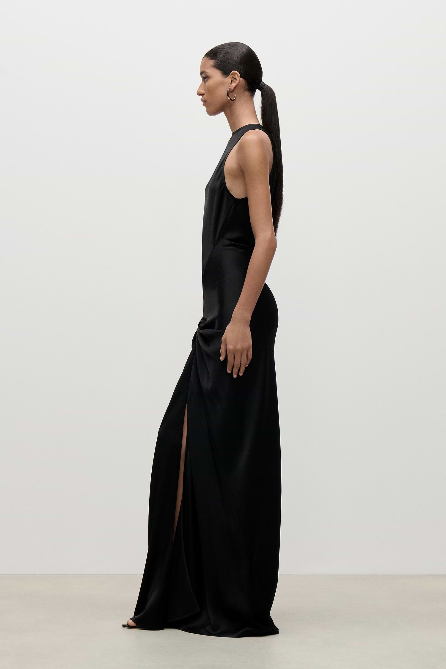 Sleeveless Twist Gown In Black