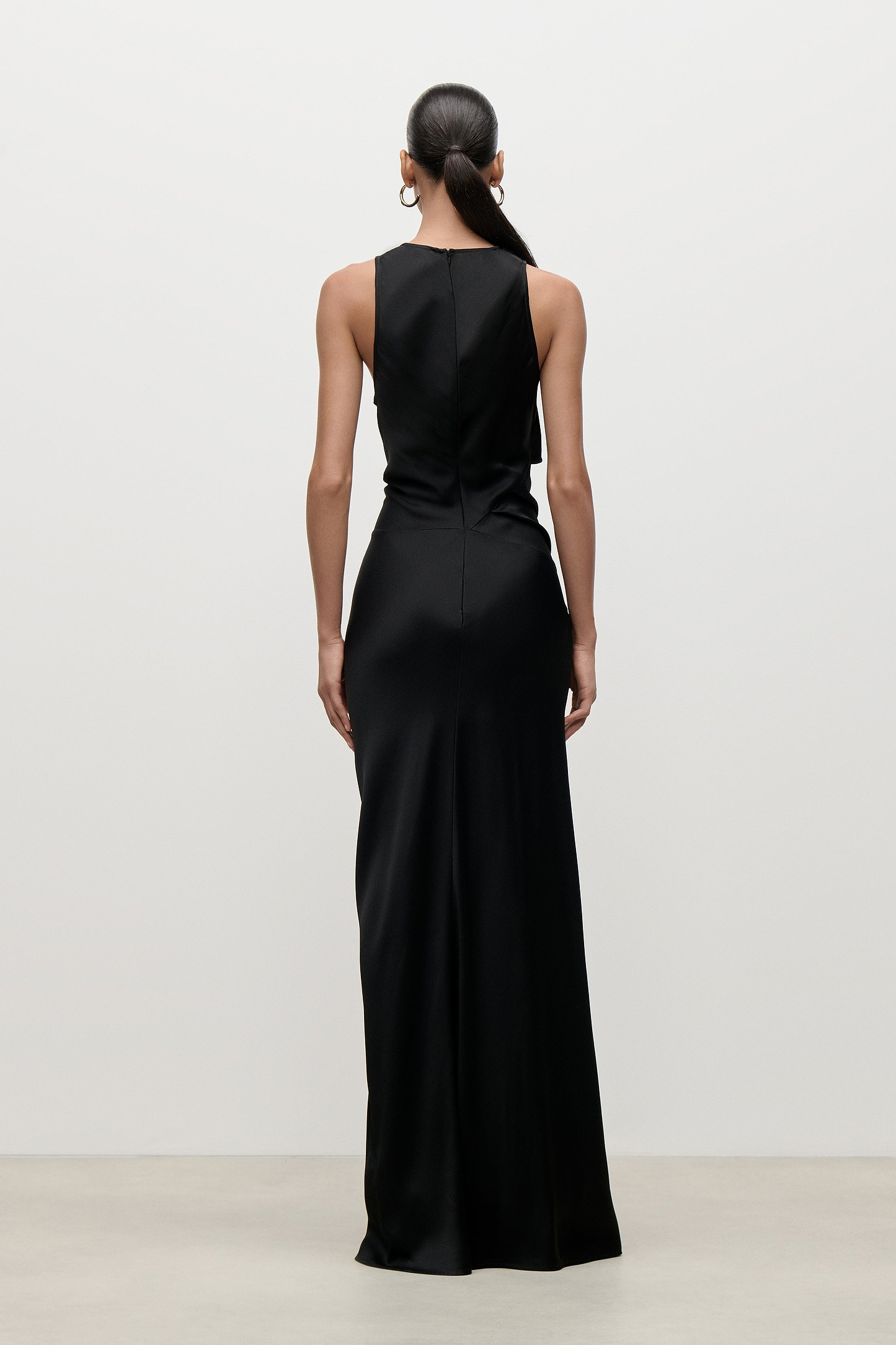 Sleeveless Twist Gown In Black
