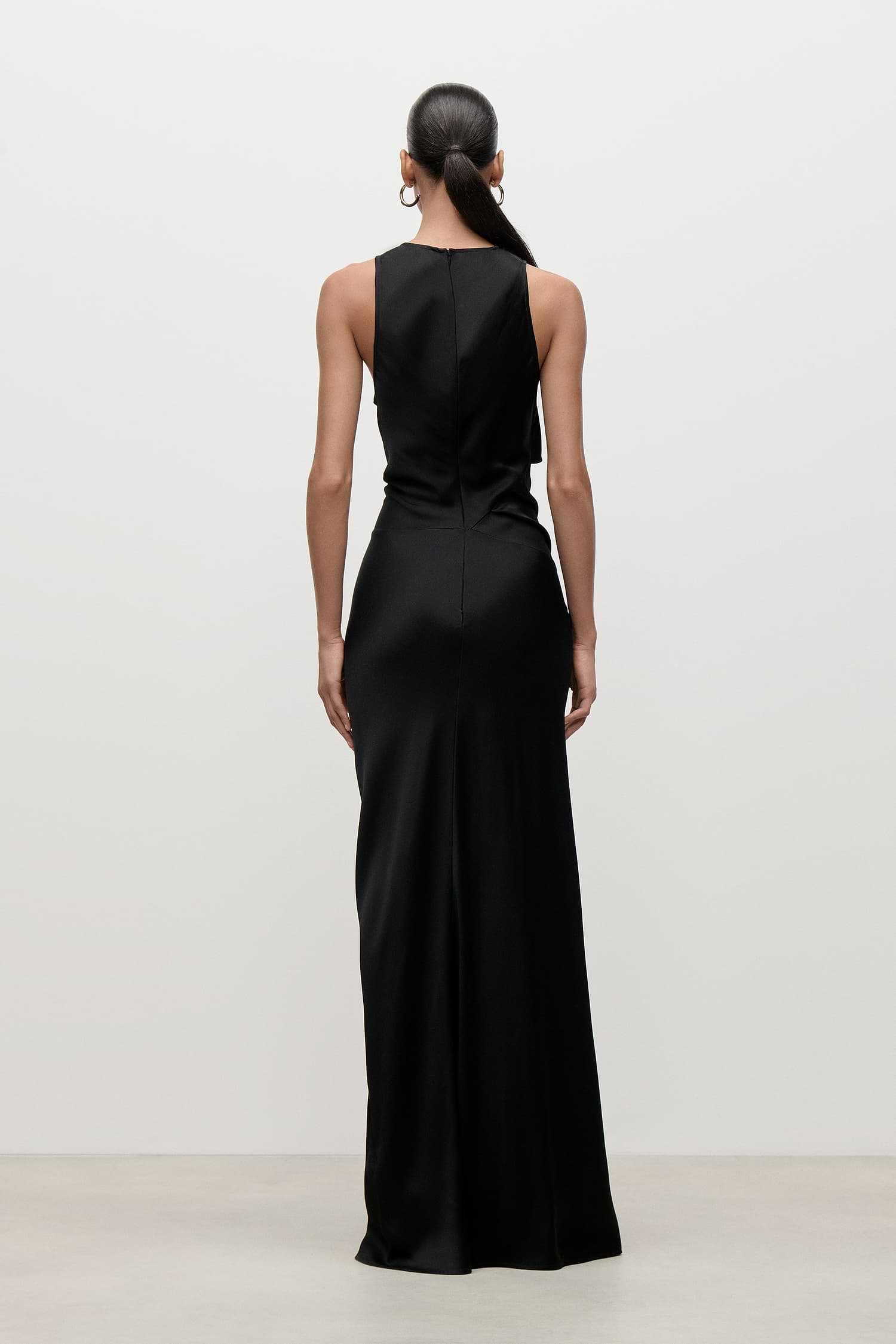 Sleeveless Twist Gown In Black