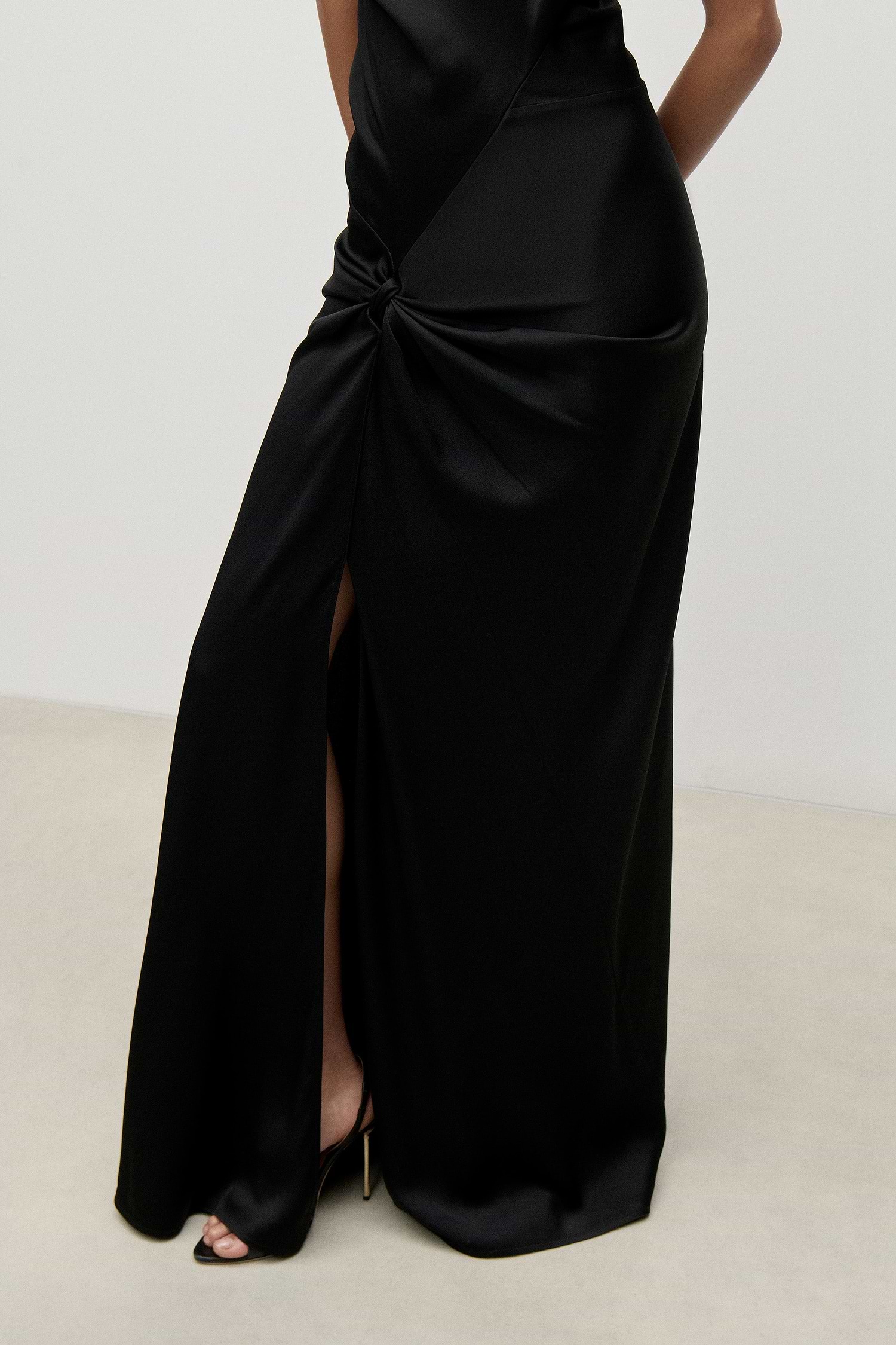 Sleeveless Twist Gown In Black