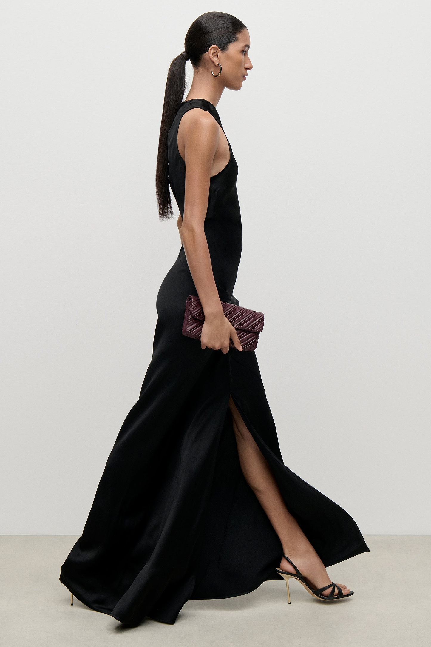 Sleeveless Twist Gown In Black