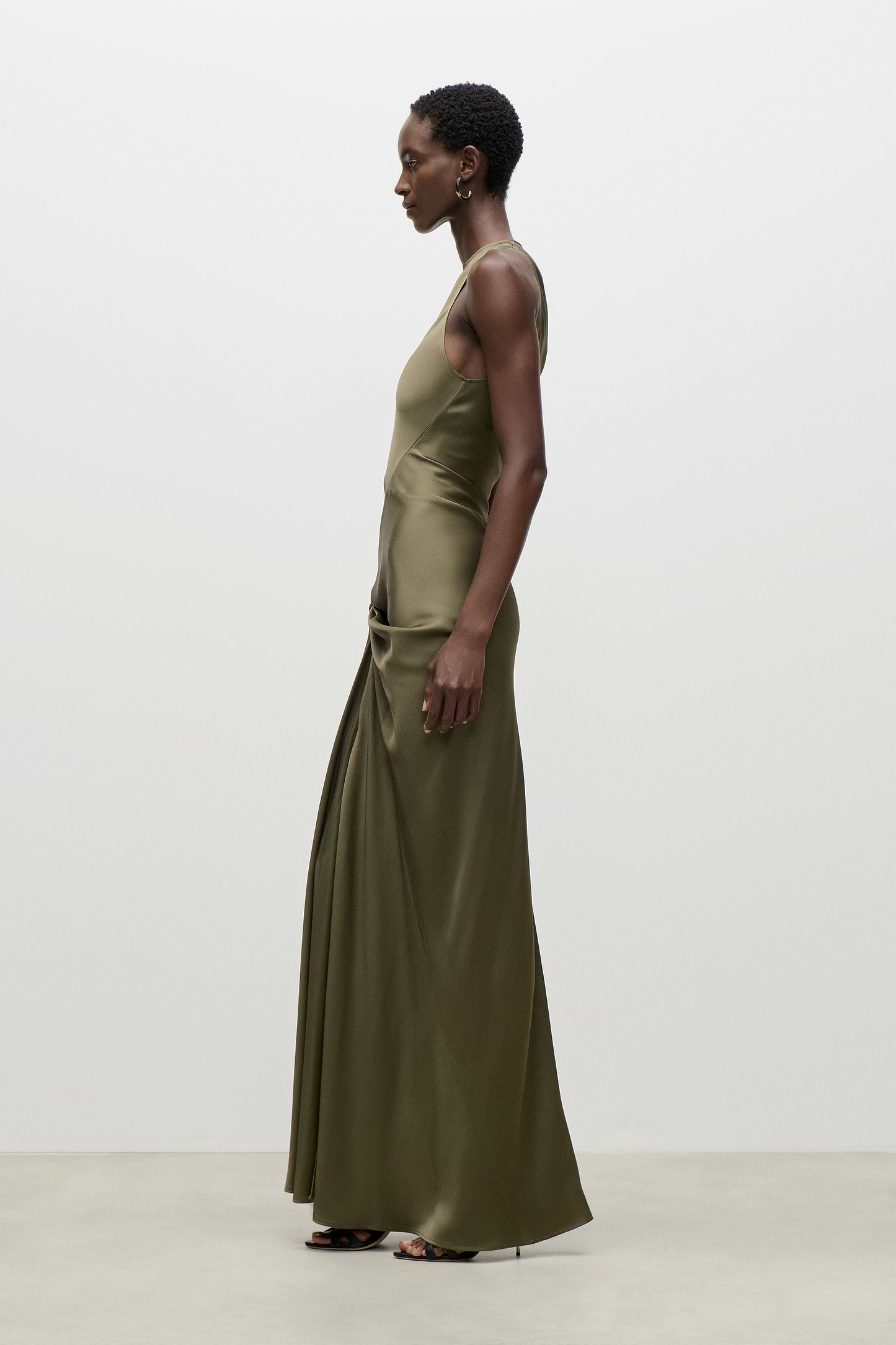 Sleeveless Twist Gown In Green
