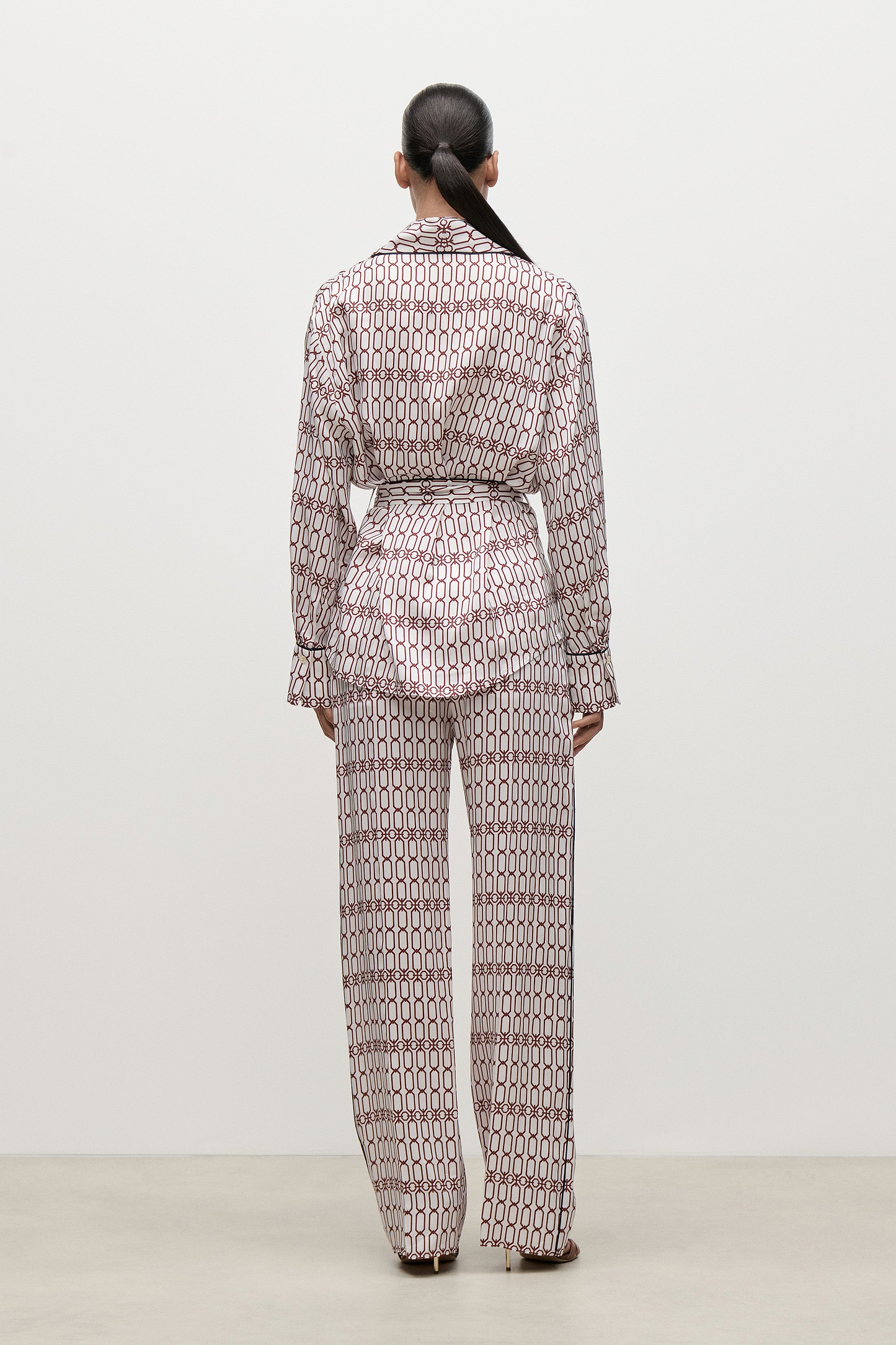 Cecilia Trouser In White Burgundy Chain Print