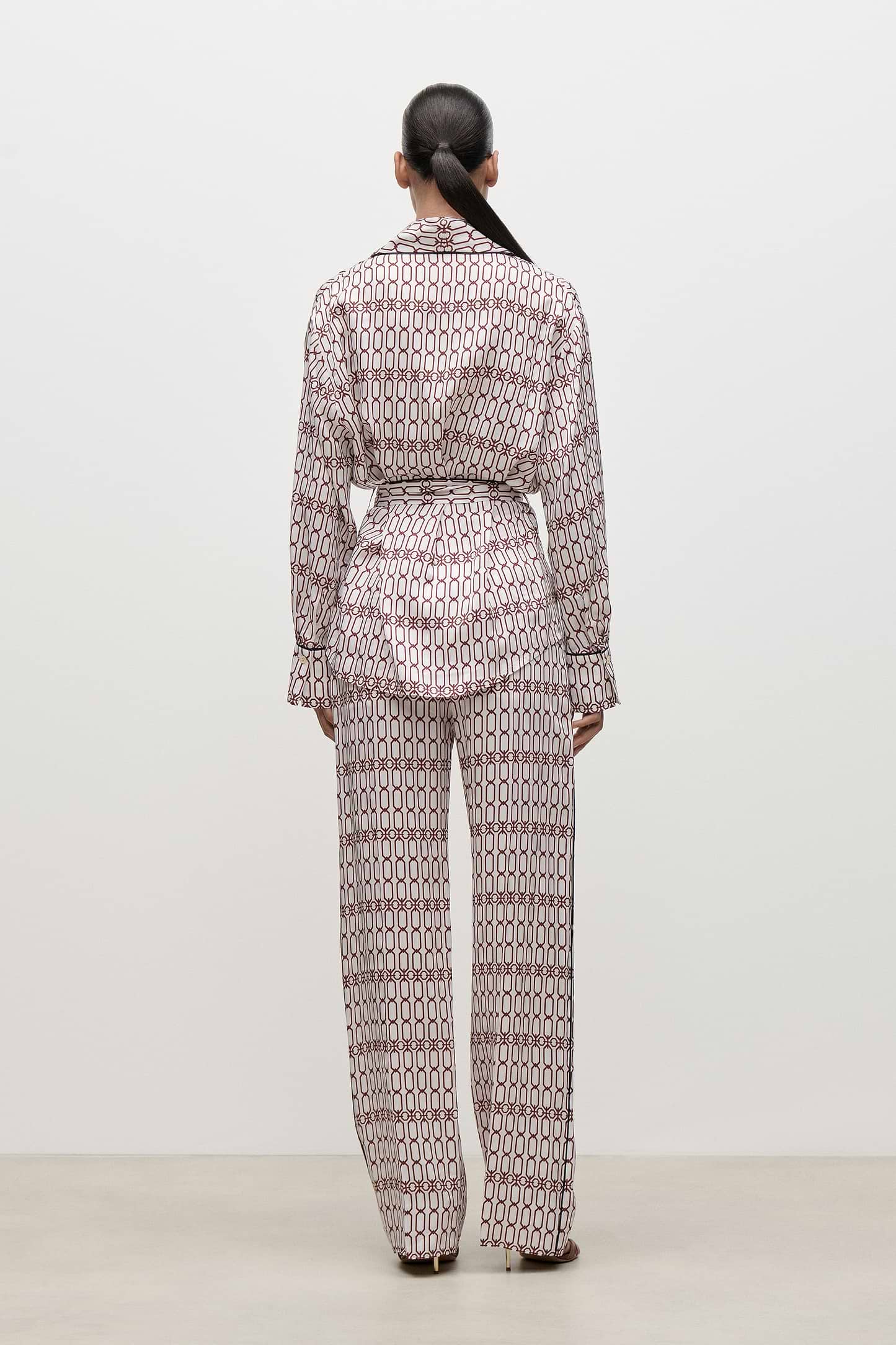 Cecilia Trouser In White Burgundy Chain Print