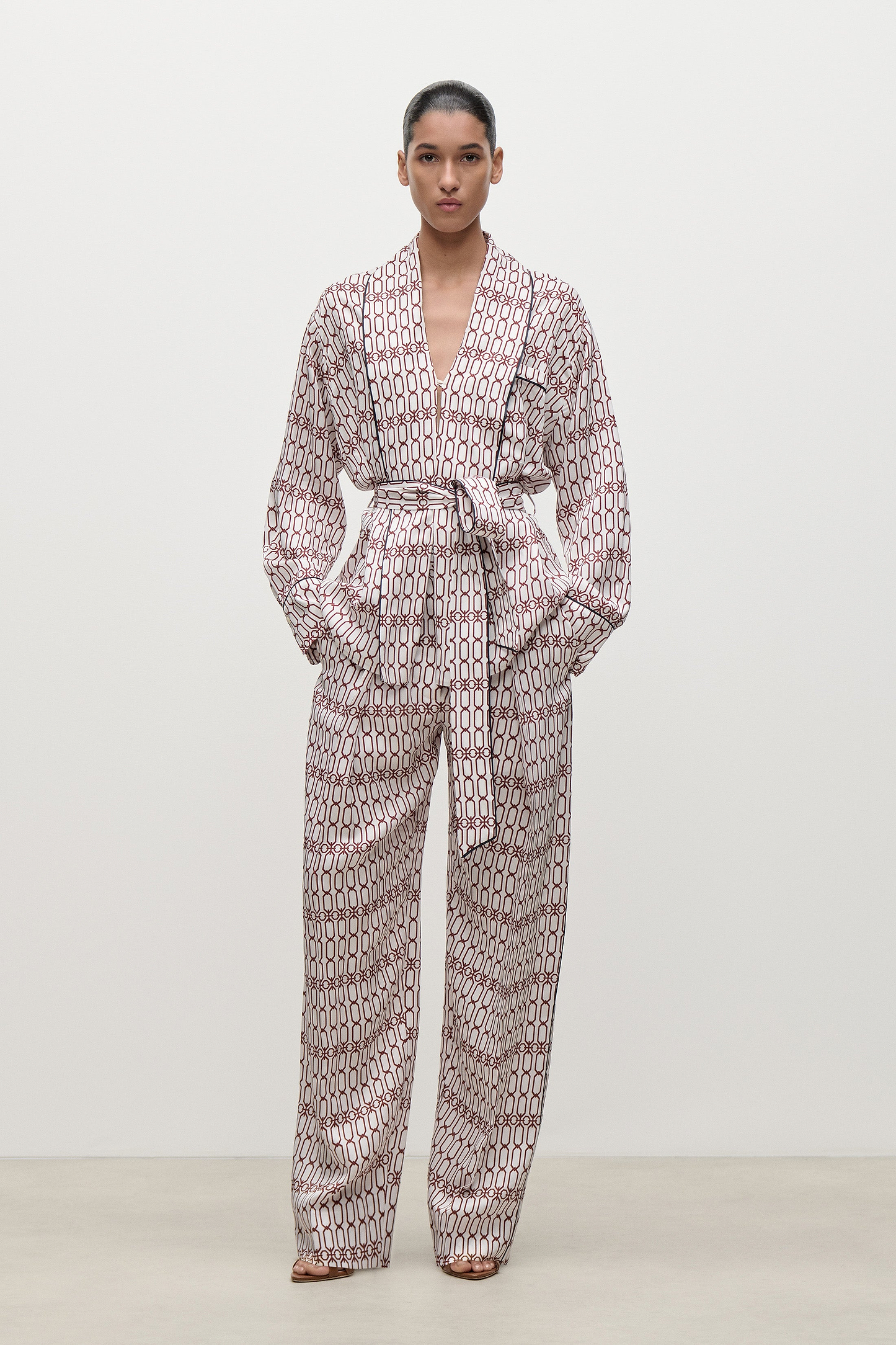 Cecilia Trouser In White Burgundy Chain Print