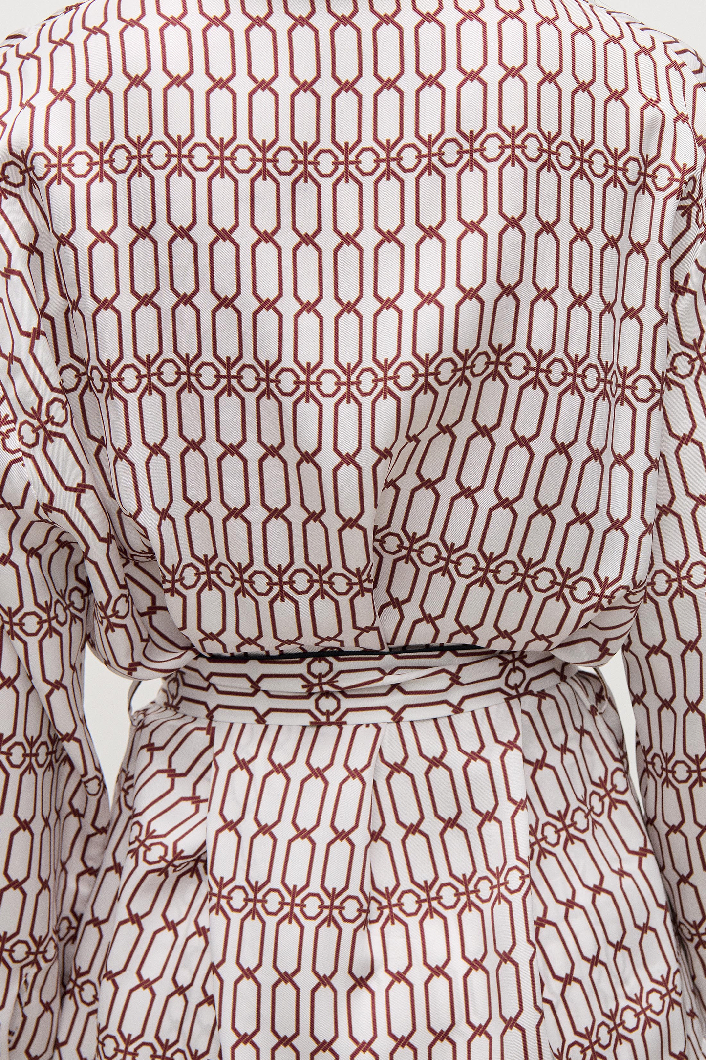 Alba Blouse In White Burgundy Chain Print