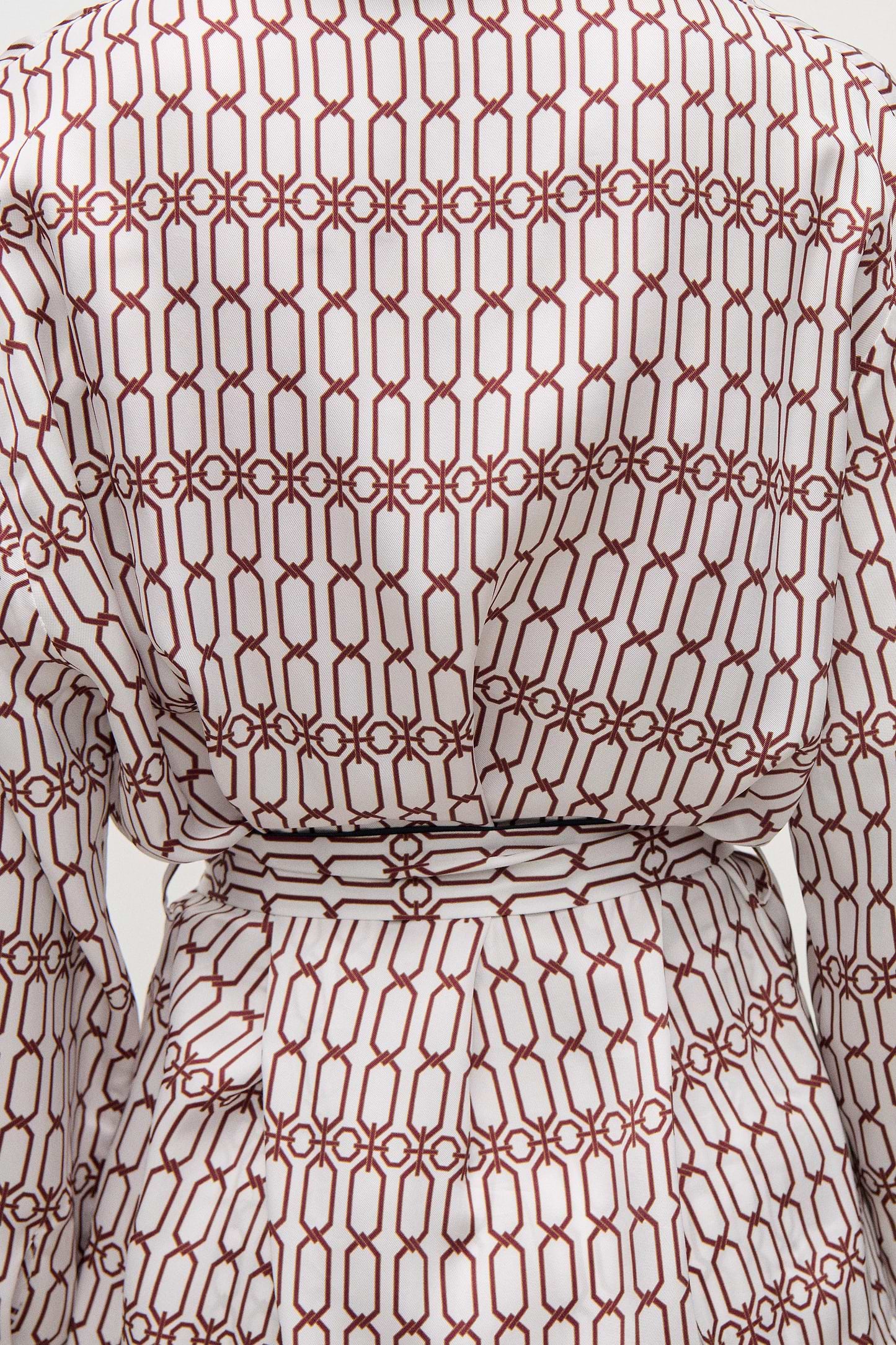 Alba Blouse In White Burgundy Chain Print