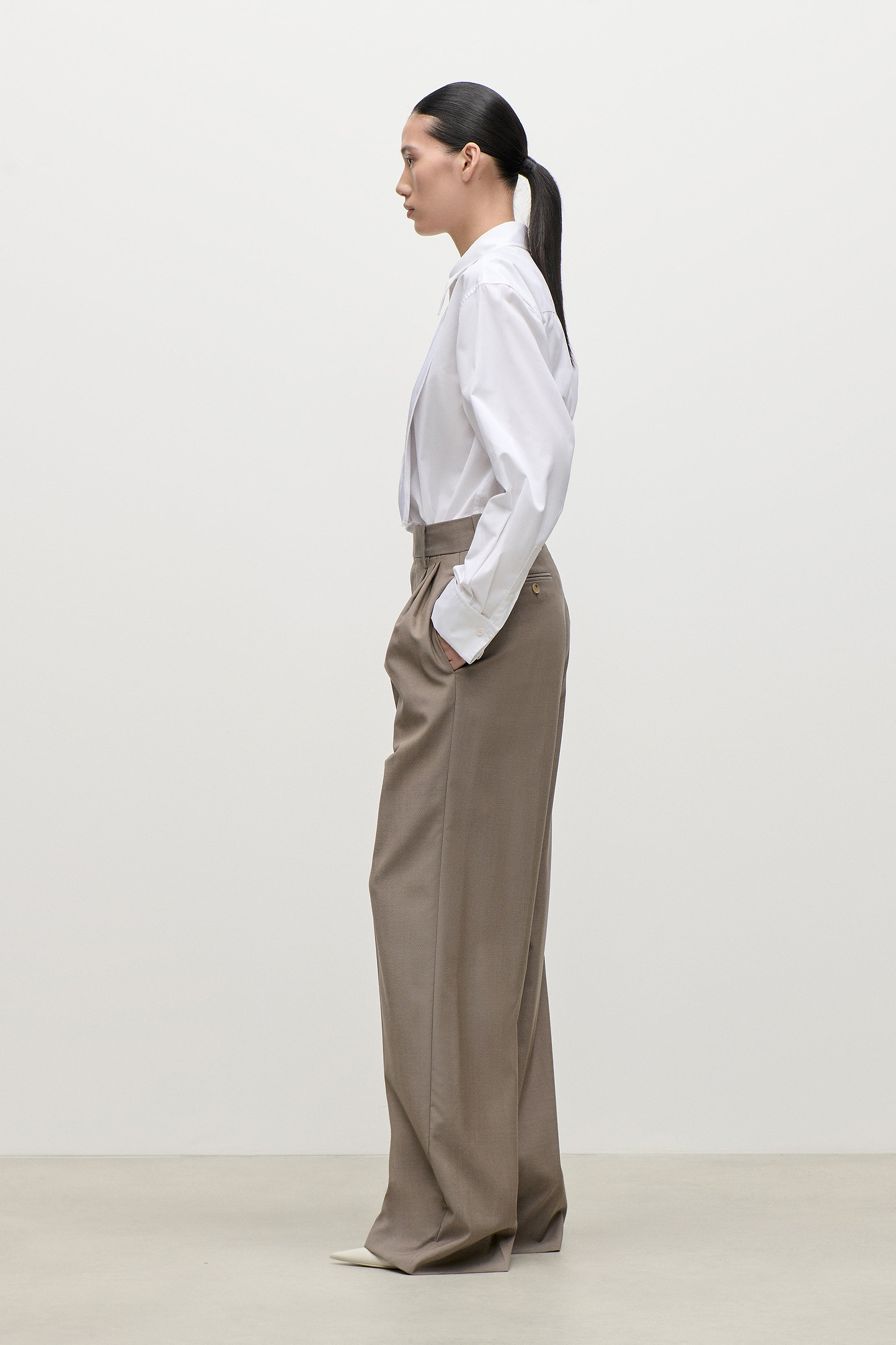 Pleated Trouser In Beige