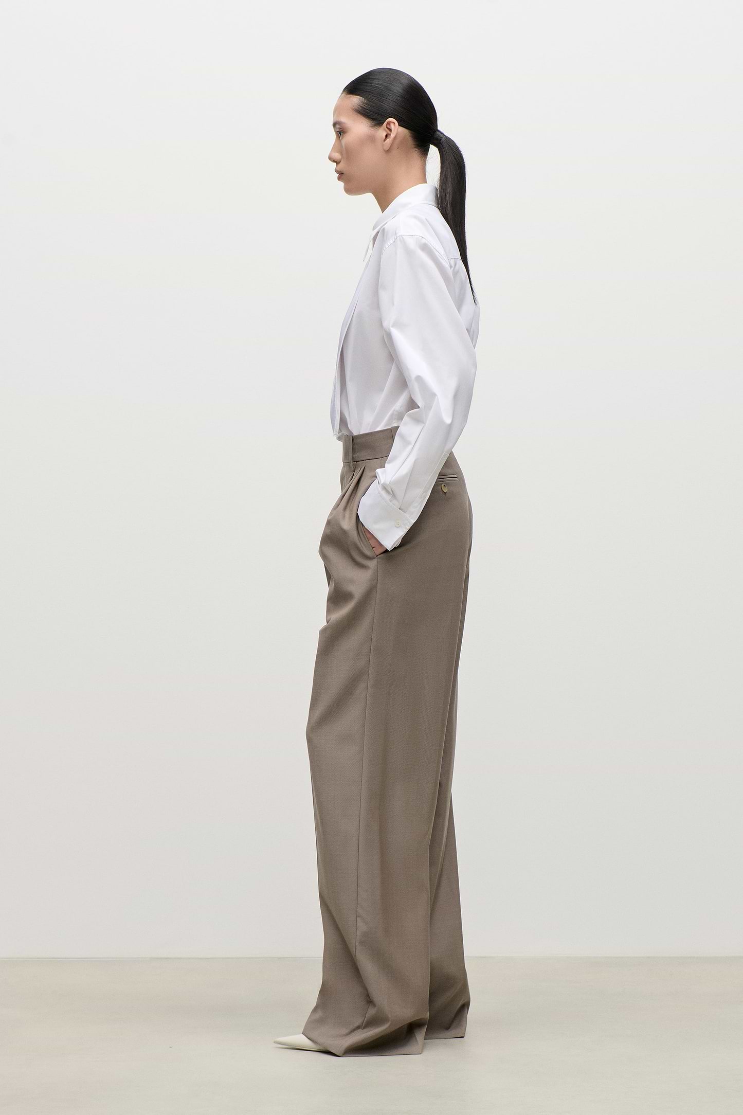 Pleated Trouser In Beige