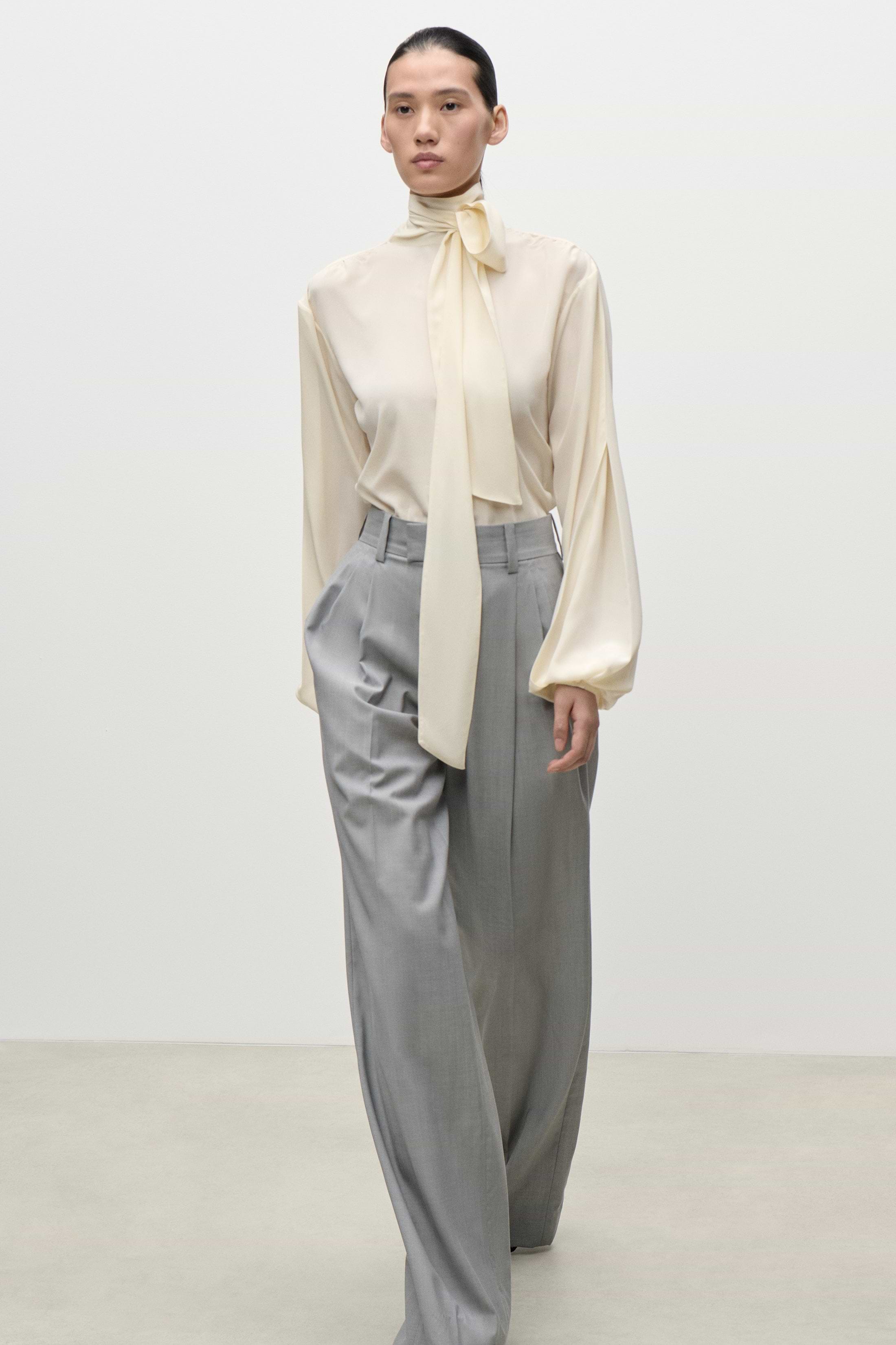 Pleated Trouser In Light Grey