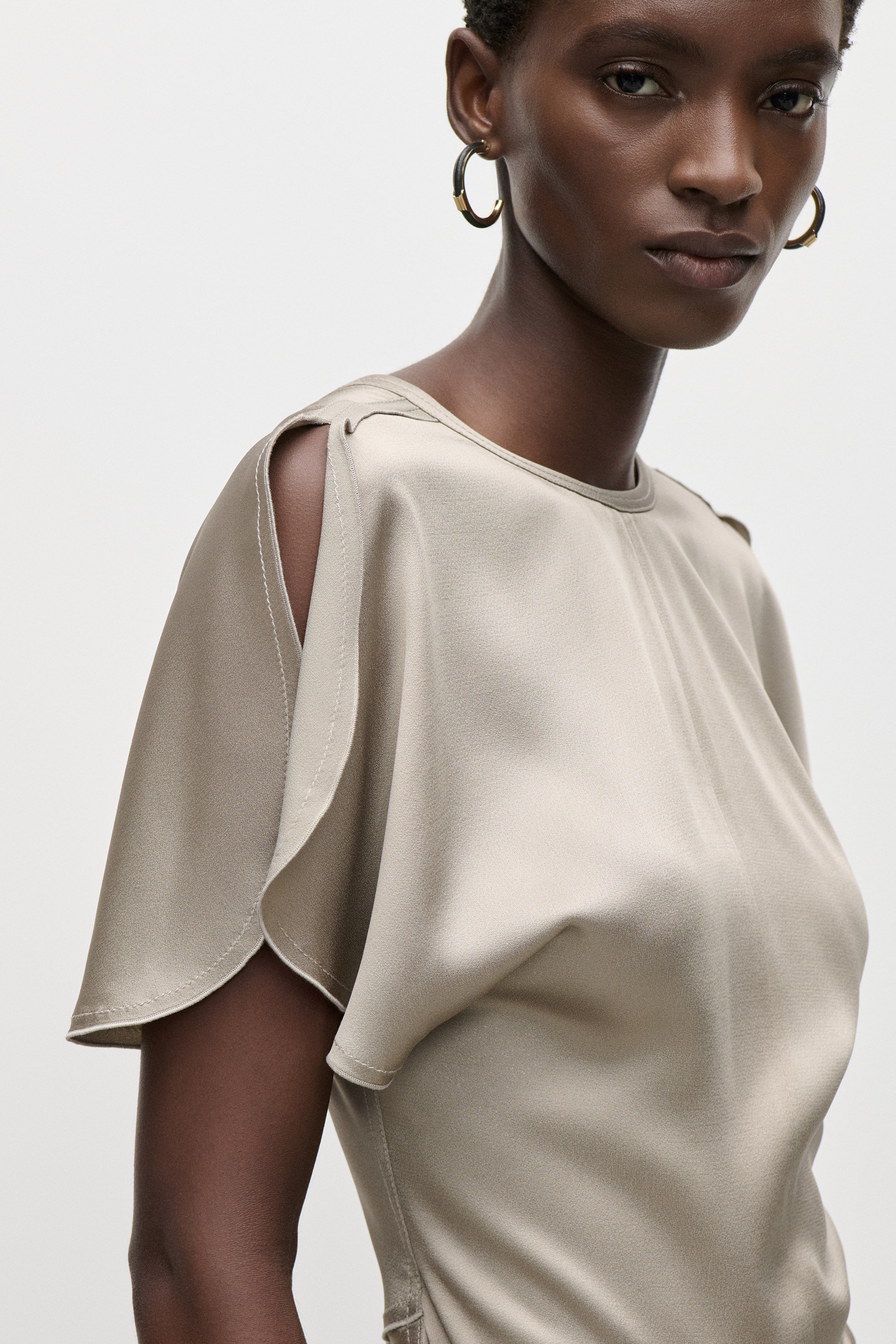 Bela Top In Light Grey
