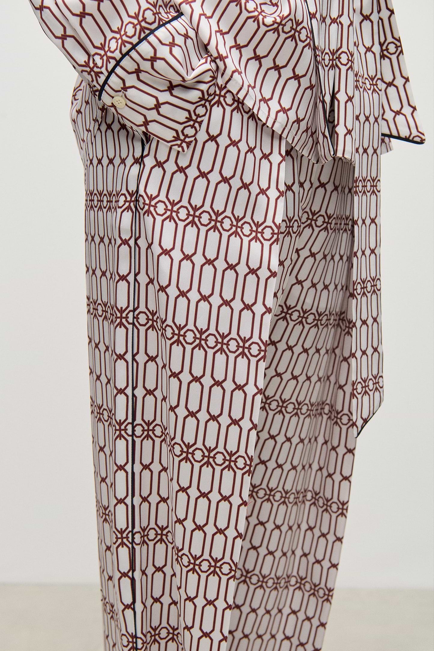 Cecilia Trouser In White Burgundy Chain Print